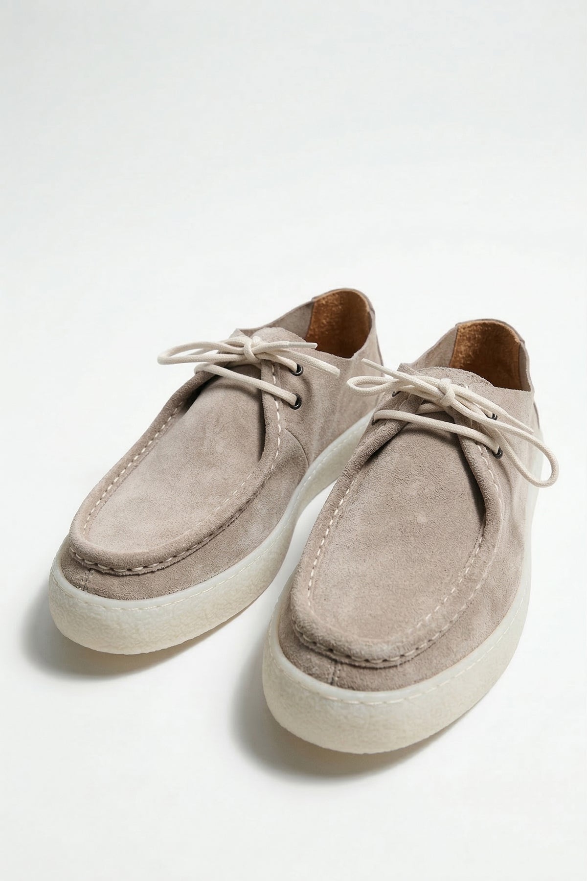 Soft-Stitched Leather Shoes with a Pointed Toe