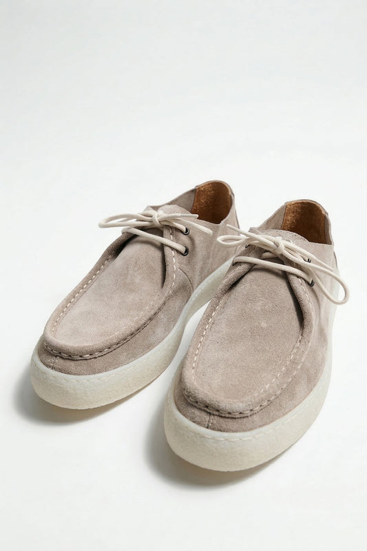 Soft-Stitched Leather Shoes with a Pointed Toe