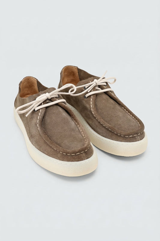 Soft-Stitched Leather Shoes with a Pointed Toe