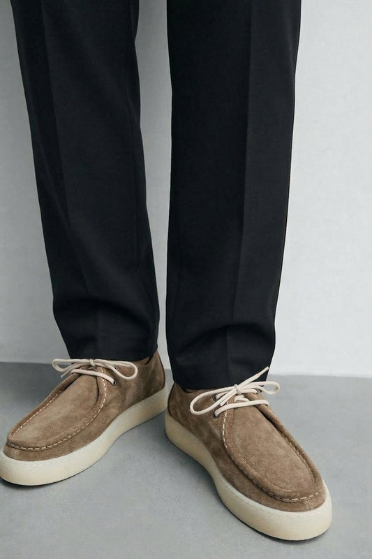 Soft-Stitched Leather Shoes with a Pointed Toe