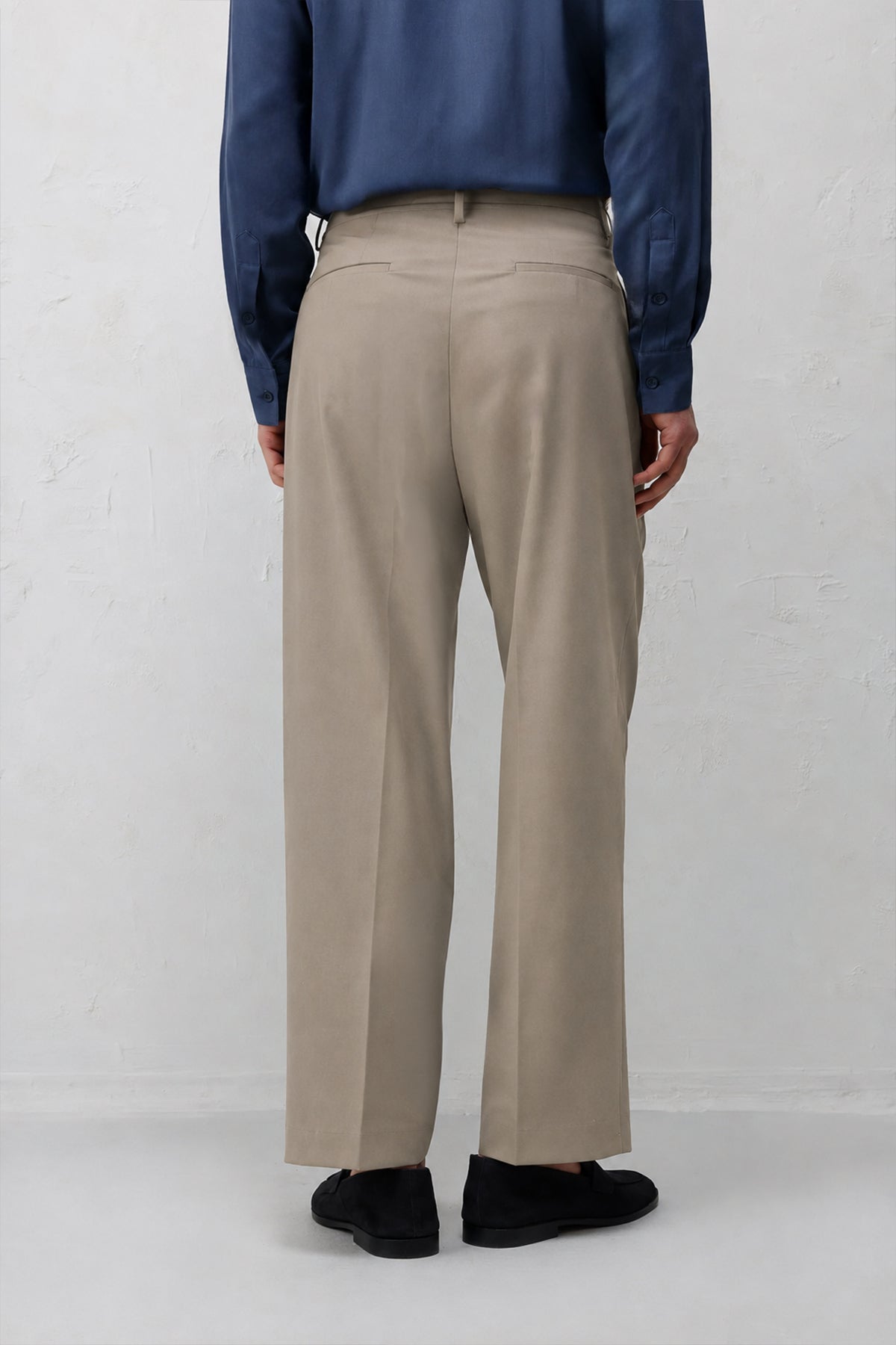 Relaxed-Fit Pleated Men's Pants