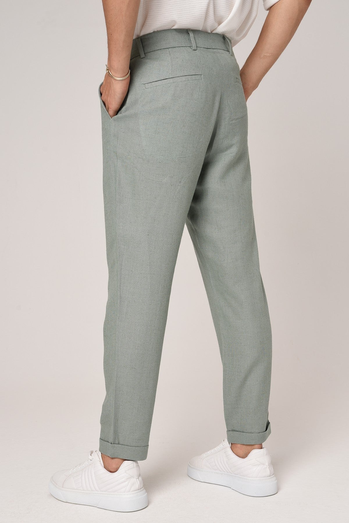 Boyfriend-Style Linen Pants with a Drawstring Waist