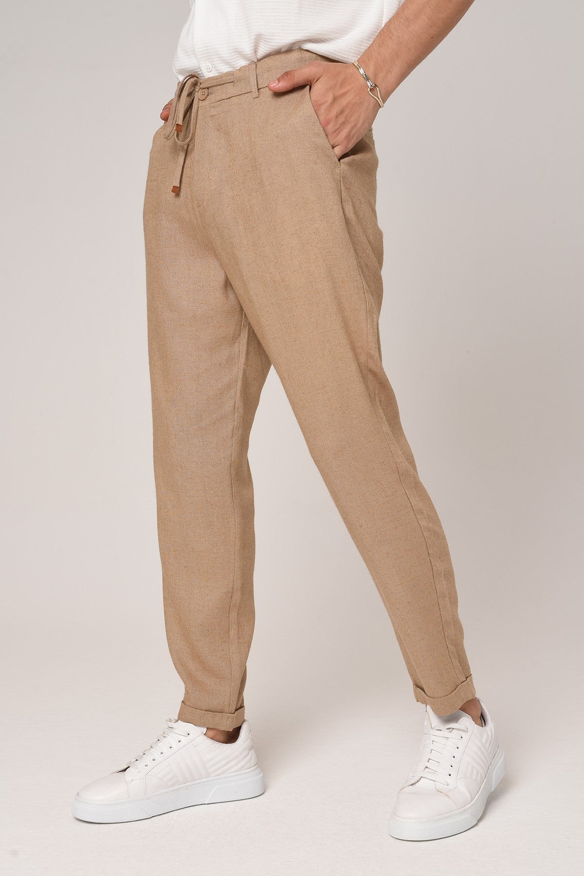 Boyfriend-Style Linen Pants with a Drawstring Waist