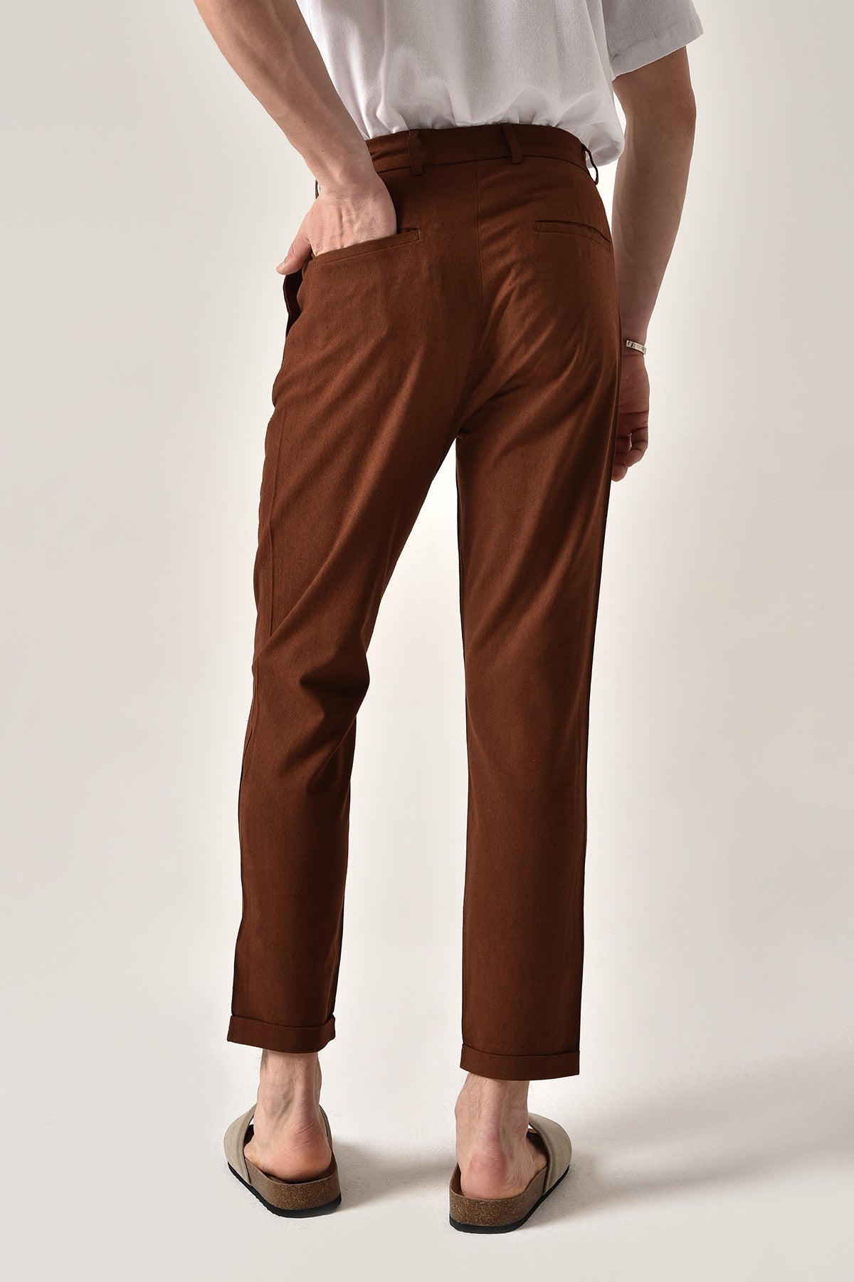 Boyfriend-Style Linen Pants with a Drawstring Waist