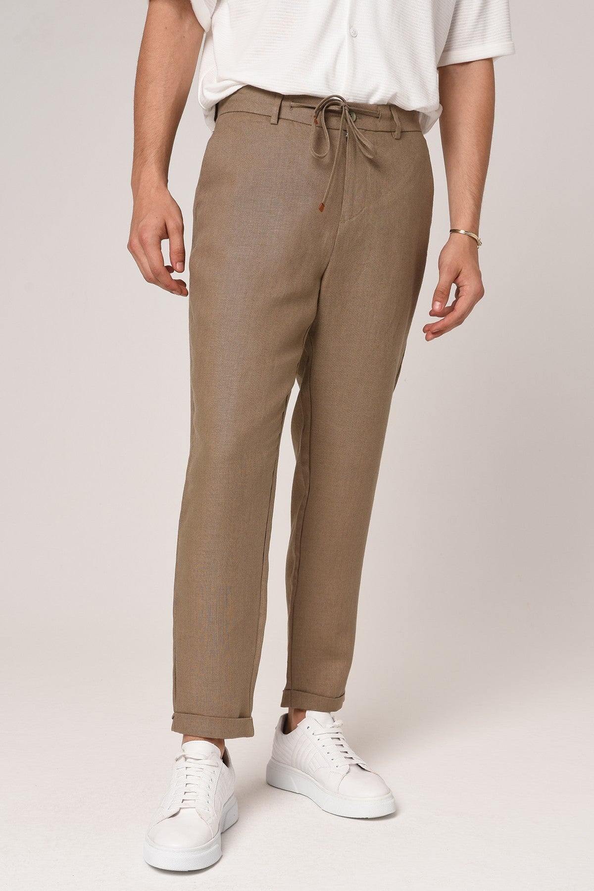 Boyfriend-Style Linen Pants with a Drawstring Waist