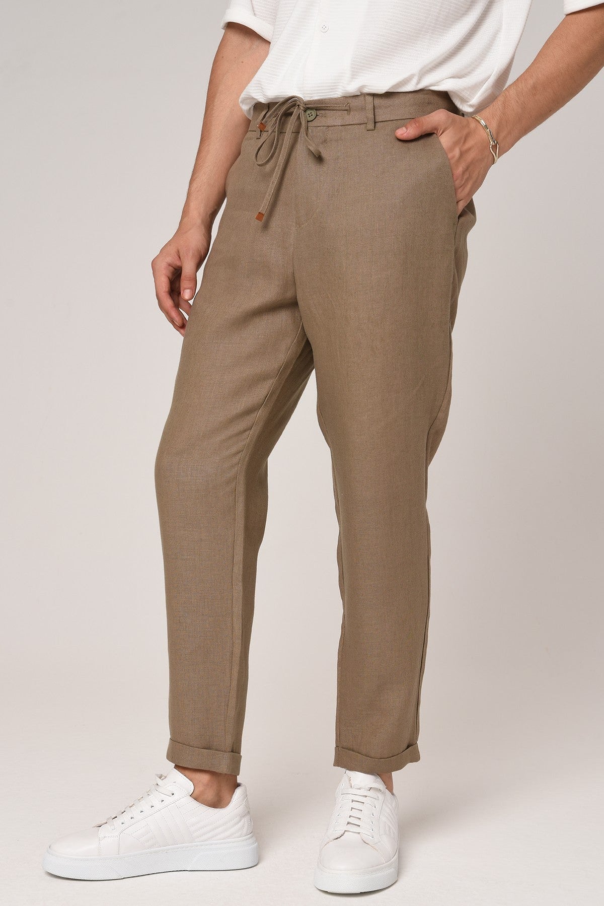 Boyfriend-Style Linen Pants with a Drawstring Waist