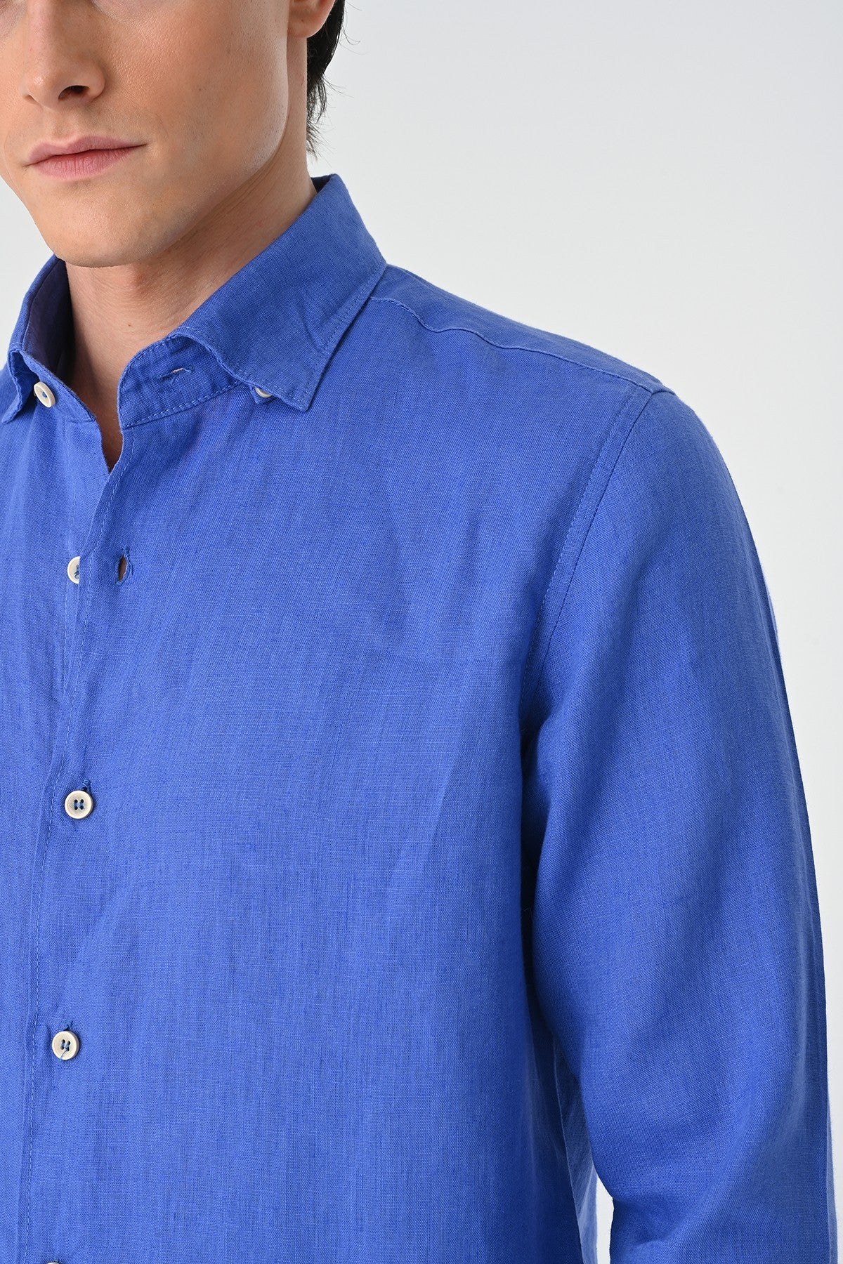 Men's 100% Linen Shirt with an Antioch Collar and Button Detail