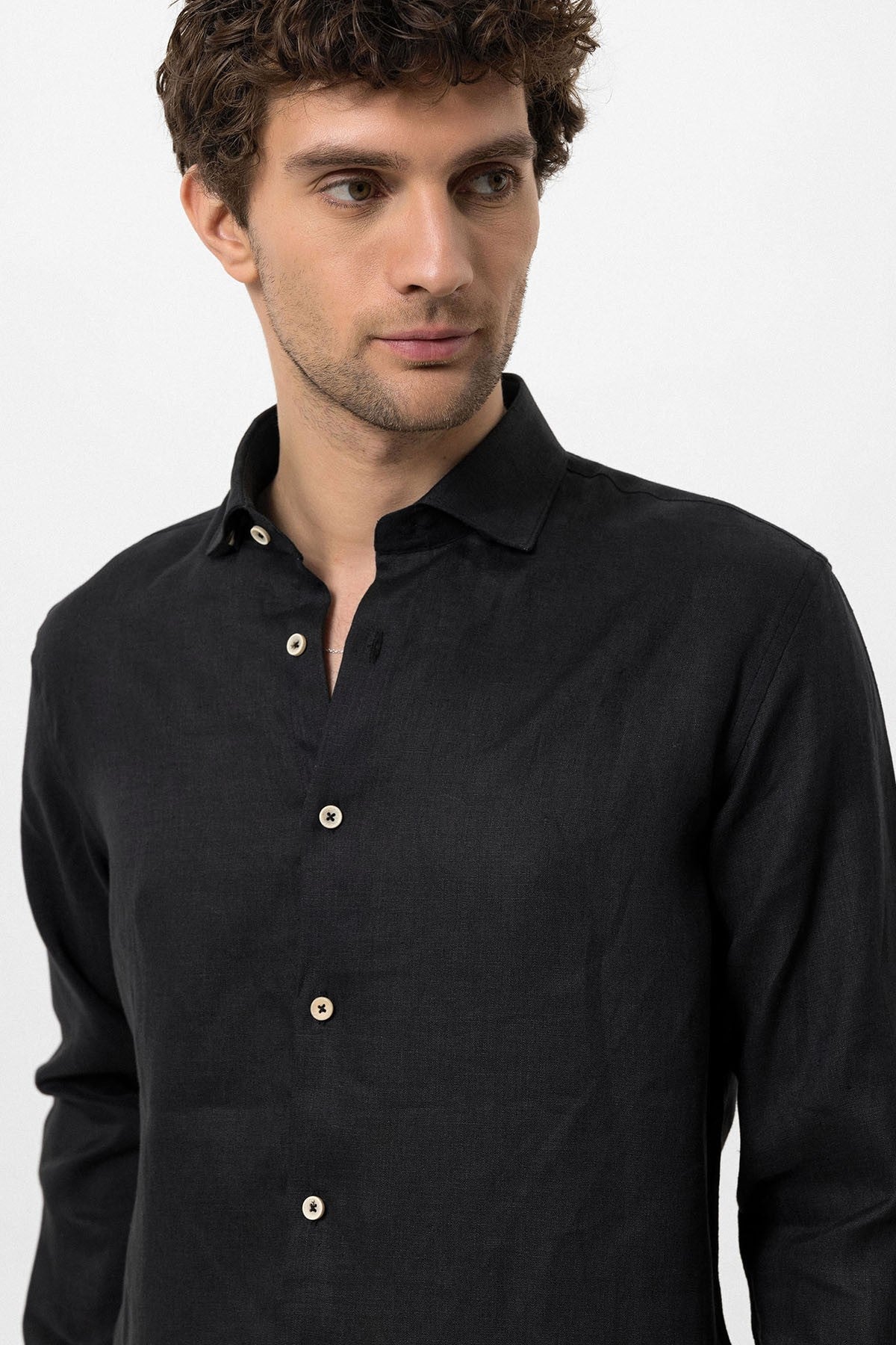 Men's 100% Linen Shirt with an Antioch Collar and Button Detail