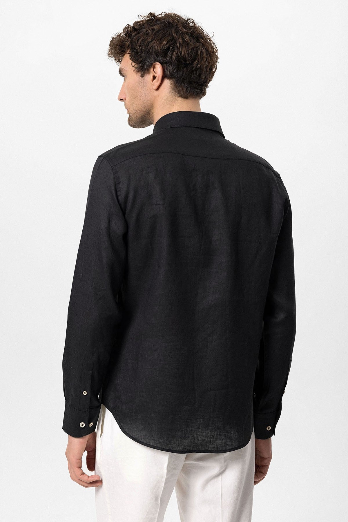 Men's 100% Linen Shirt with an Antioch Collar and Button Detail