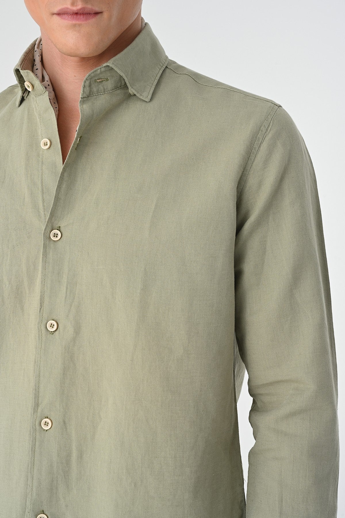 Men's 100% Linen Shirt with an Antioch Collar and Button Detail