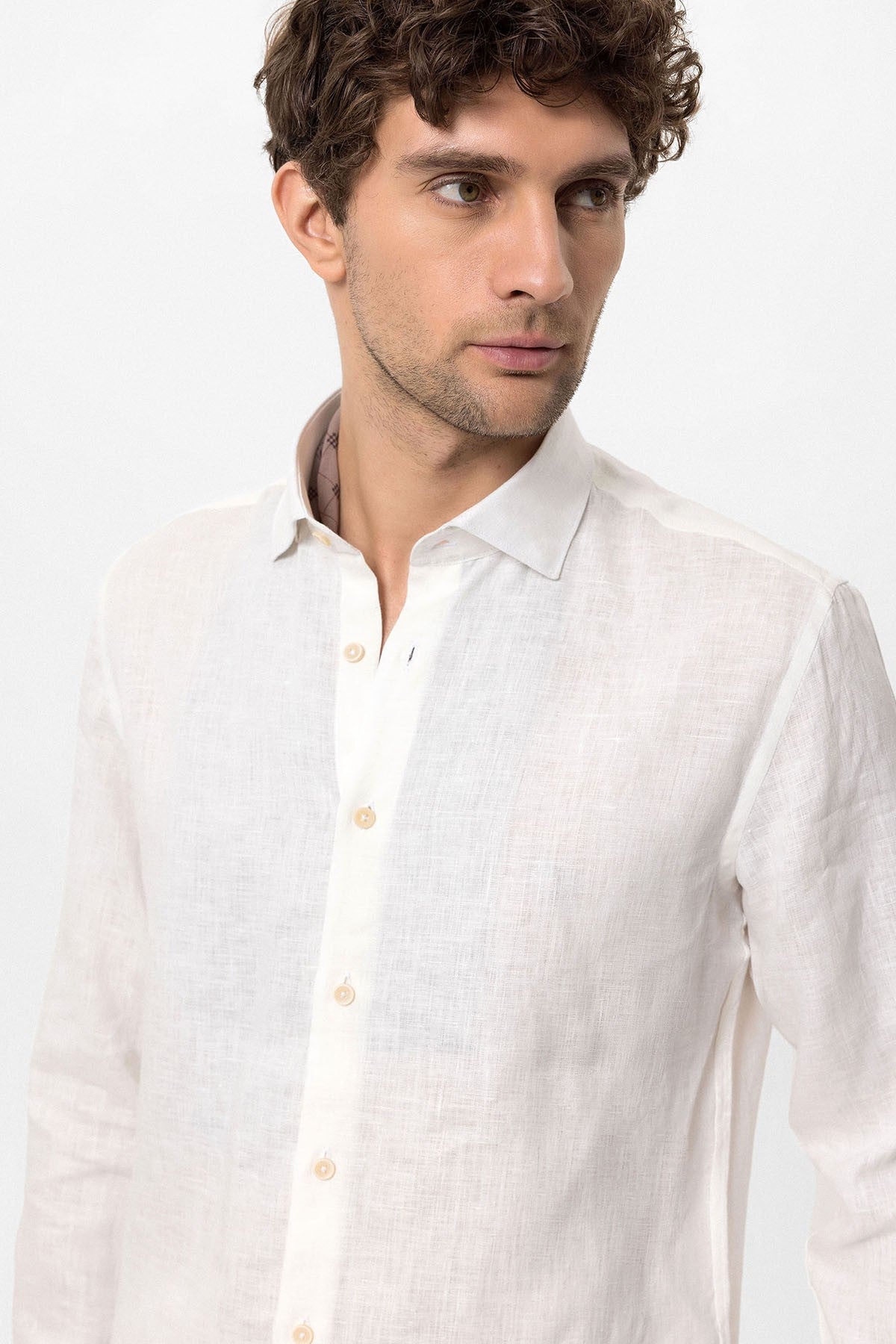 Men's 100% Linen Shirt with an Antioch Collar and Button Detail
