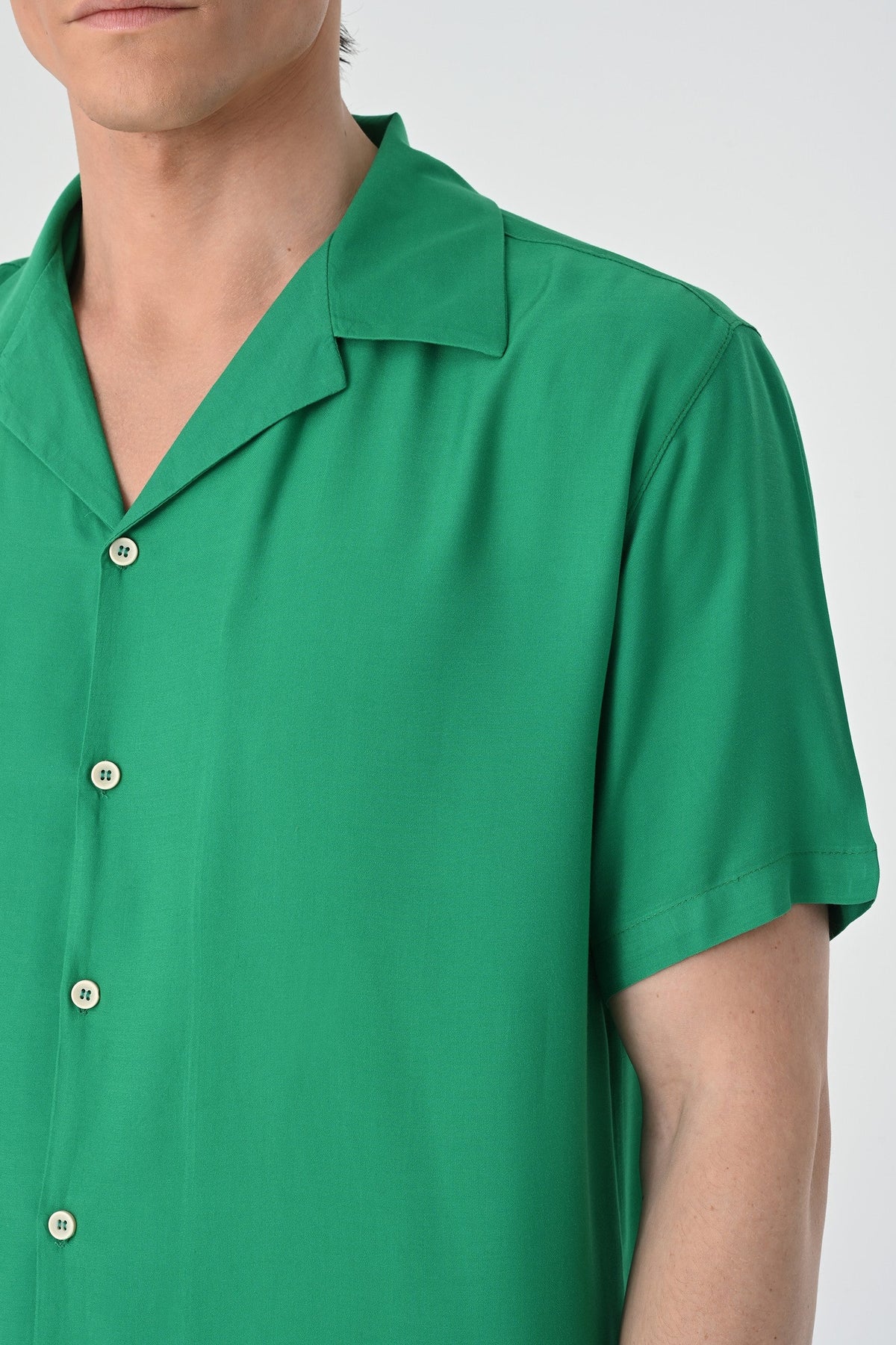 Antioch Oversized Short-Sleeve Men's Shirt with Apache Collar
