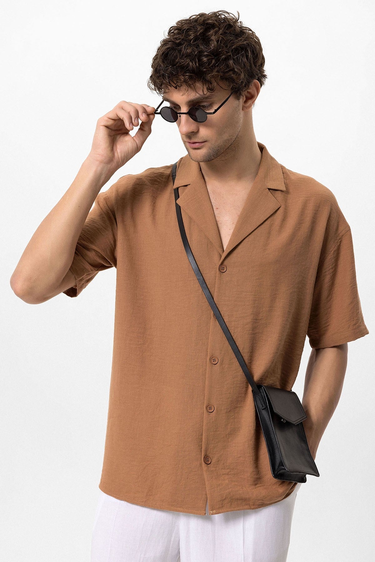 Antioch Oversized Short-Sleeve Men's Shirt with Apache Collar