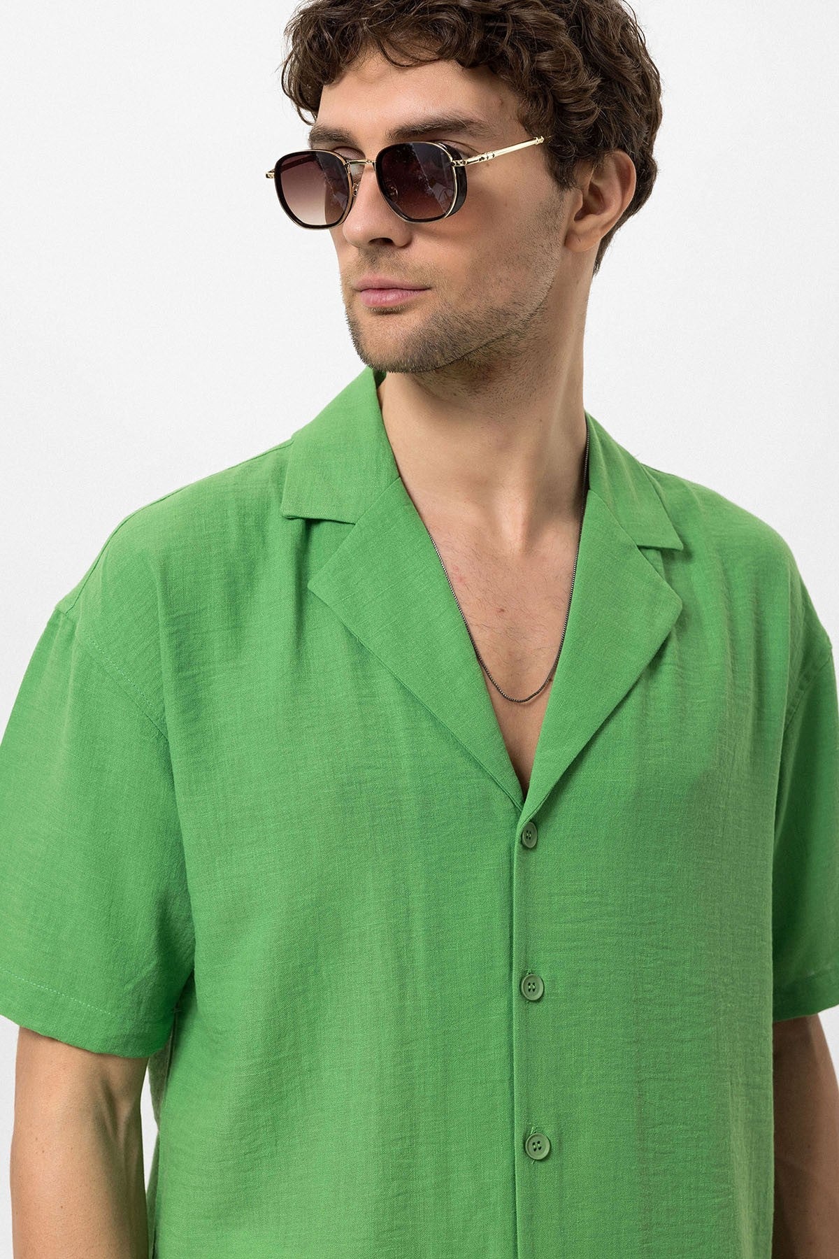 Antioch Oversized Short-Sleeve Men's Shirt with Apache Collar