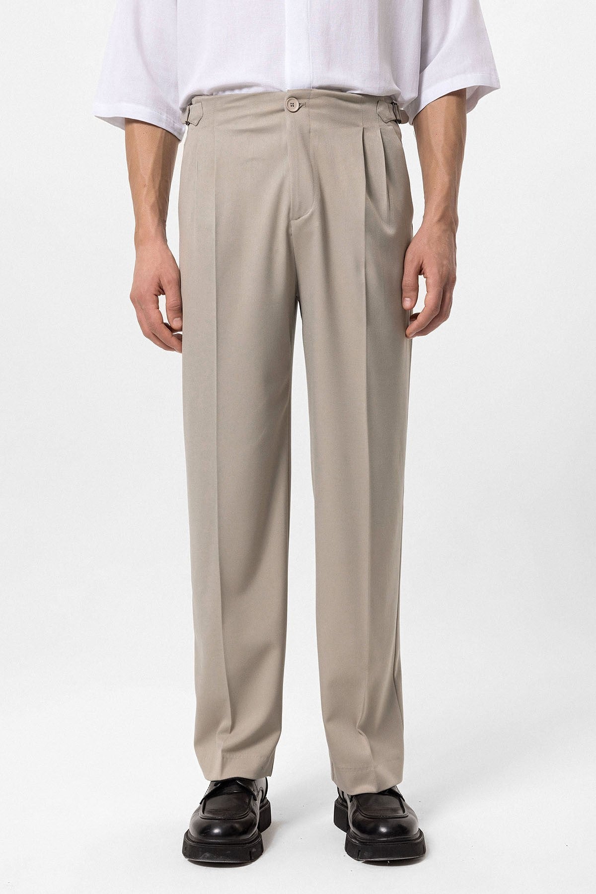 Antioch High-Waisted Men's Pants with Buckle Detail and Relaxed Fit