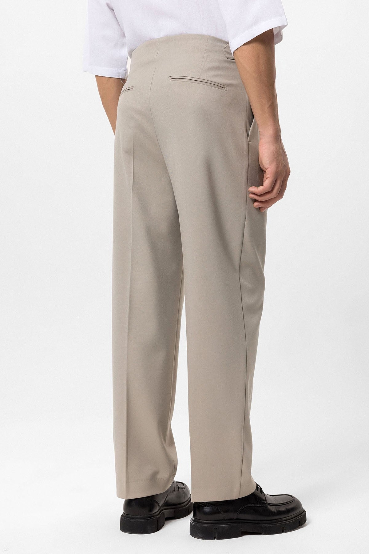 Antioch High-Waisted Men's Pants with Buckle Detail and Relaxed Fit