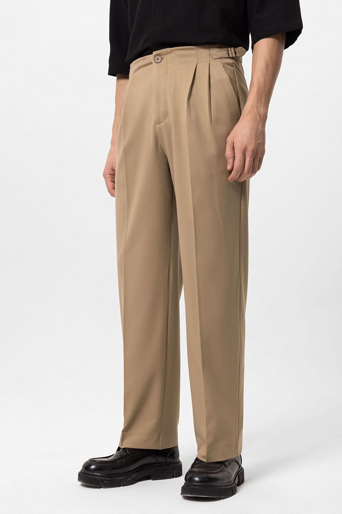 Antioch High-Waisted Men's Pants with Buckle Detail and Relaxed Fit