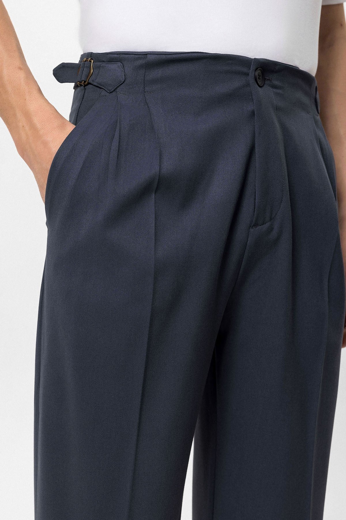 Antioch High-Waisted Men's Pants with Buckle Detail and Relaxed Fit