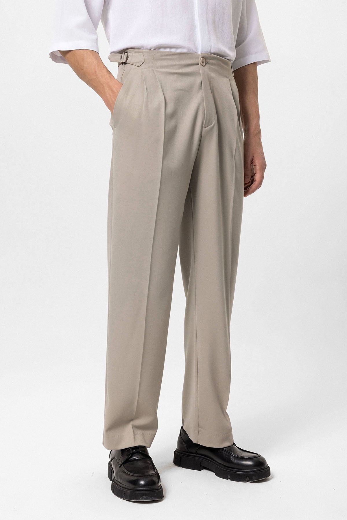 Antioch High-Waisted Men's Pants with Buckle Detail and Relaxed Fit