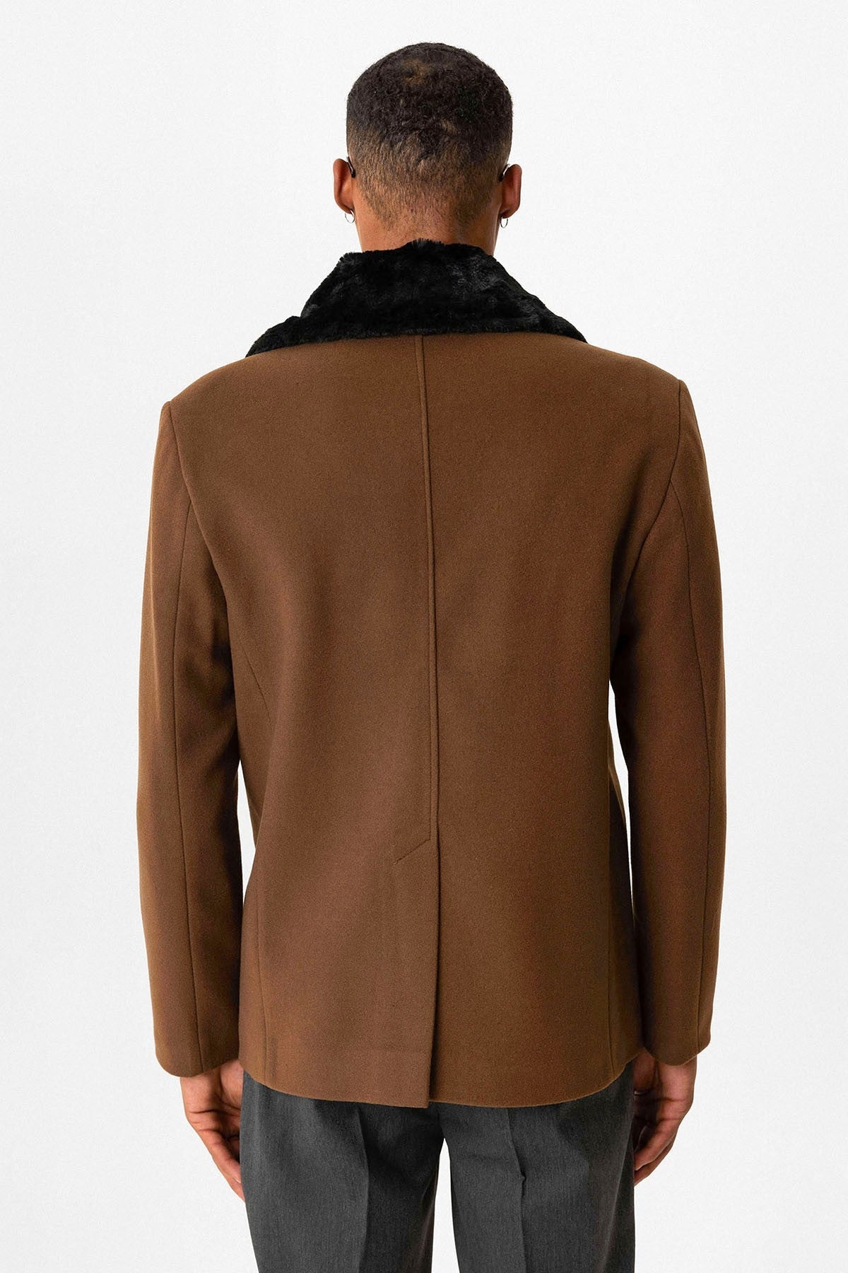 Antioch Men's Coat with Fur Collar and Double-Breasted Closure
