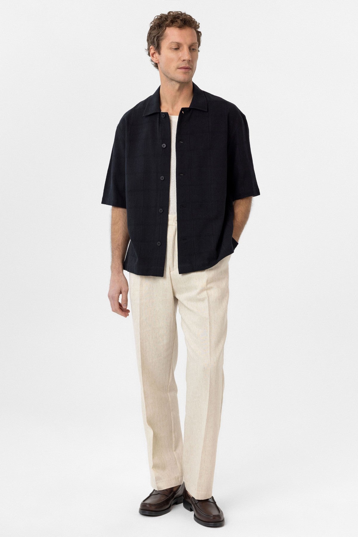 Men's Short-Sleeve Cotton Shirt with an Antioch-Textured Jacquard Pattern
