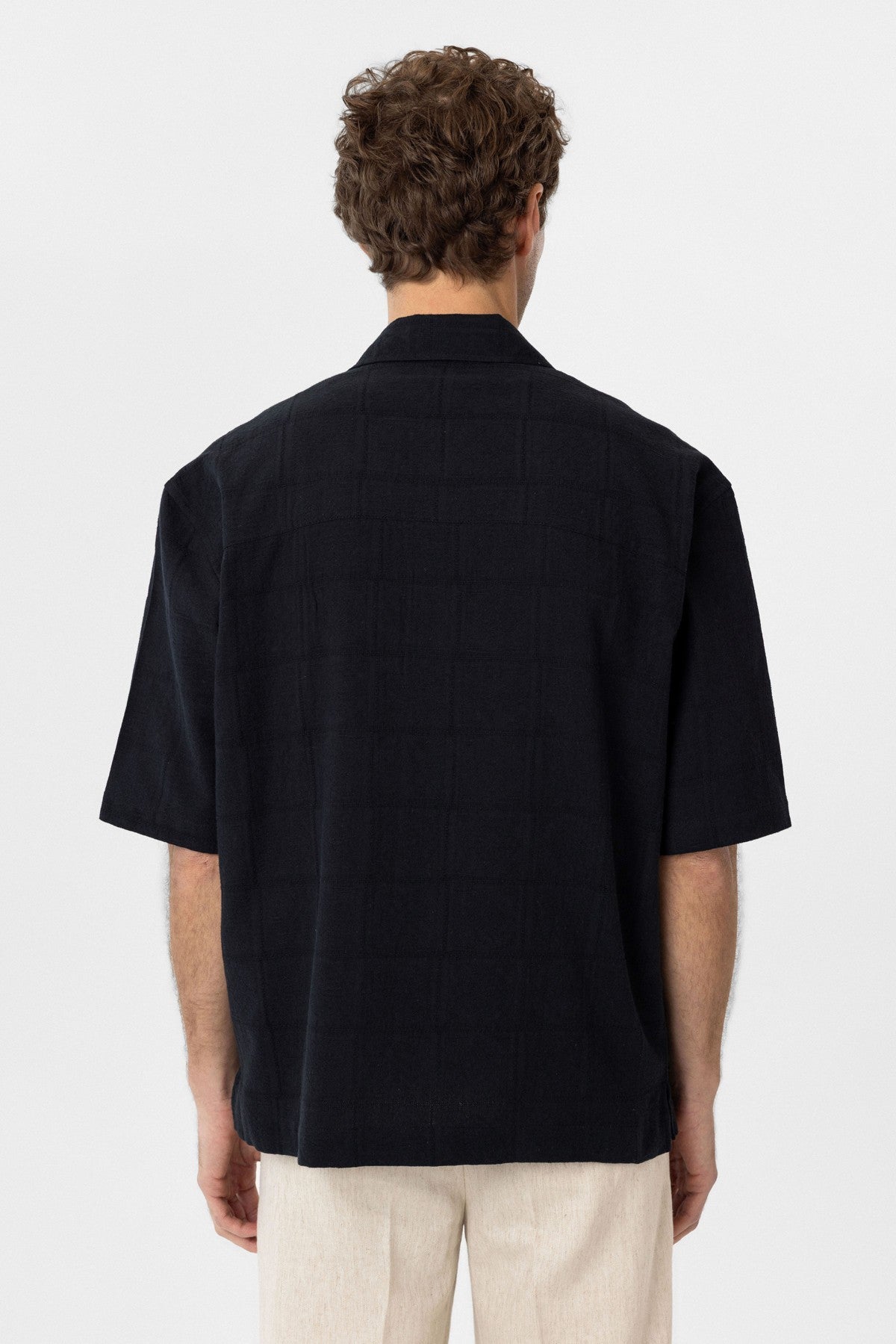 Men's Short-Sleeve Cotton Shirt with an Antioch-Textured Jacquard Pattern