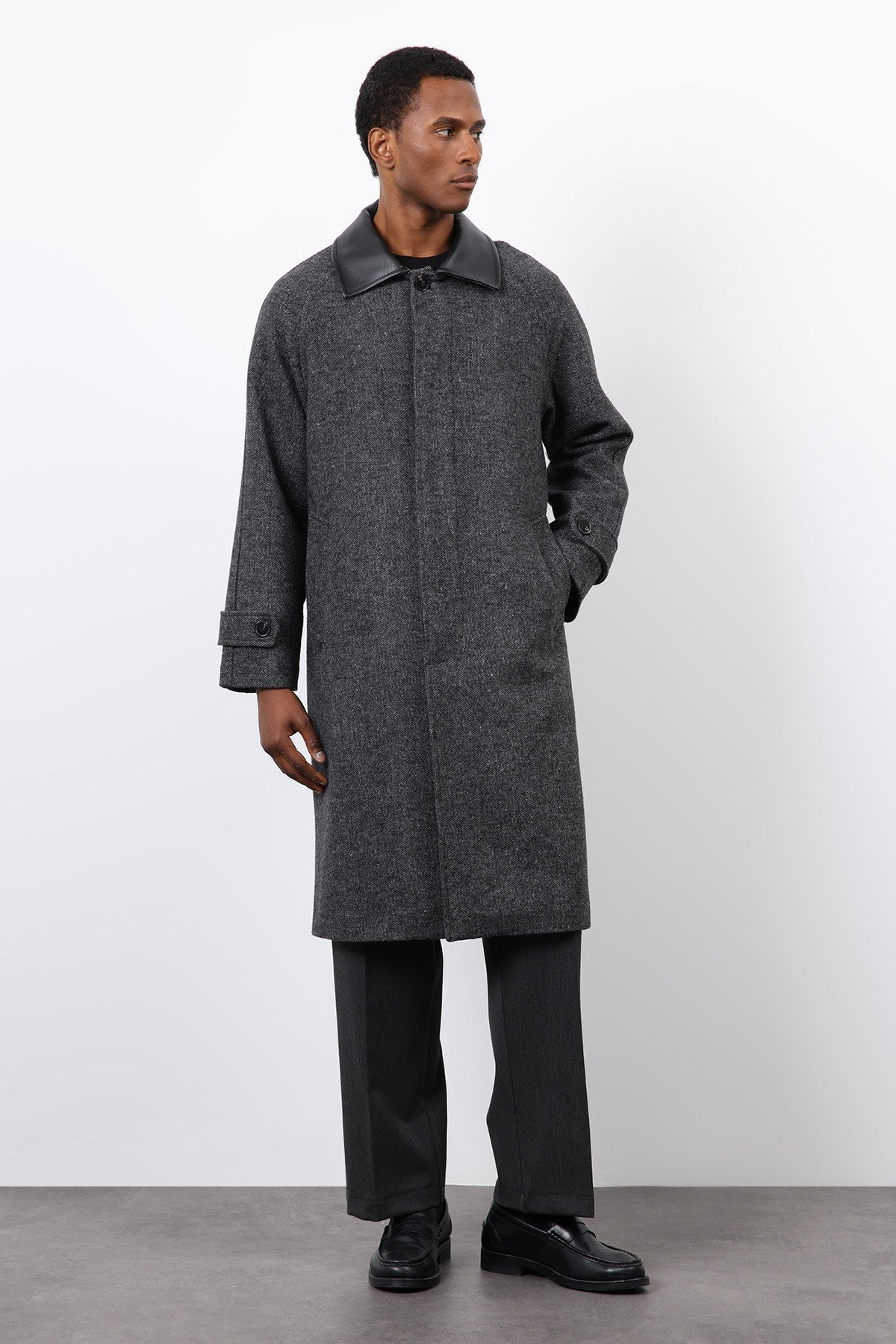 Antioch Men's Wool-Blend Coat with Contrast Collar
