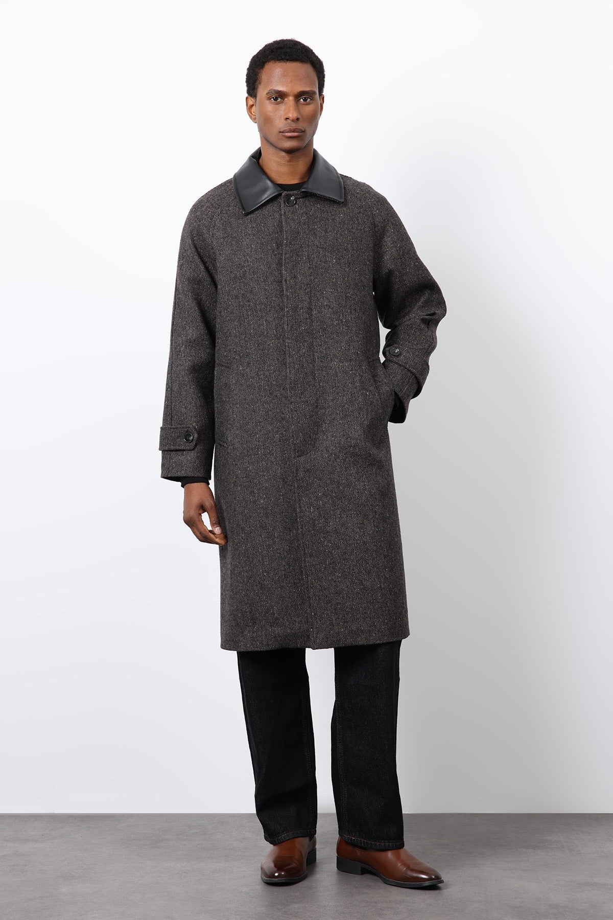 Antioch Men's Wool-Blend Coat with Contrast Collar