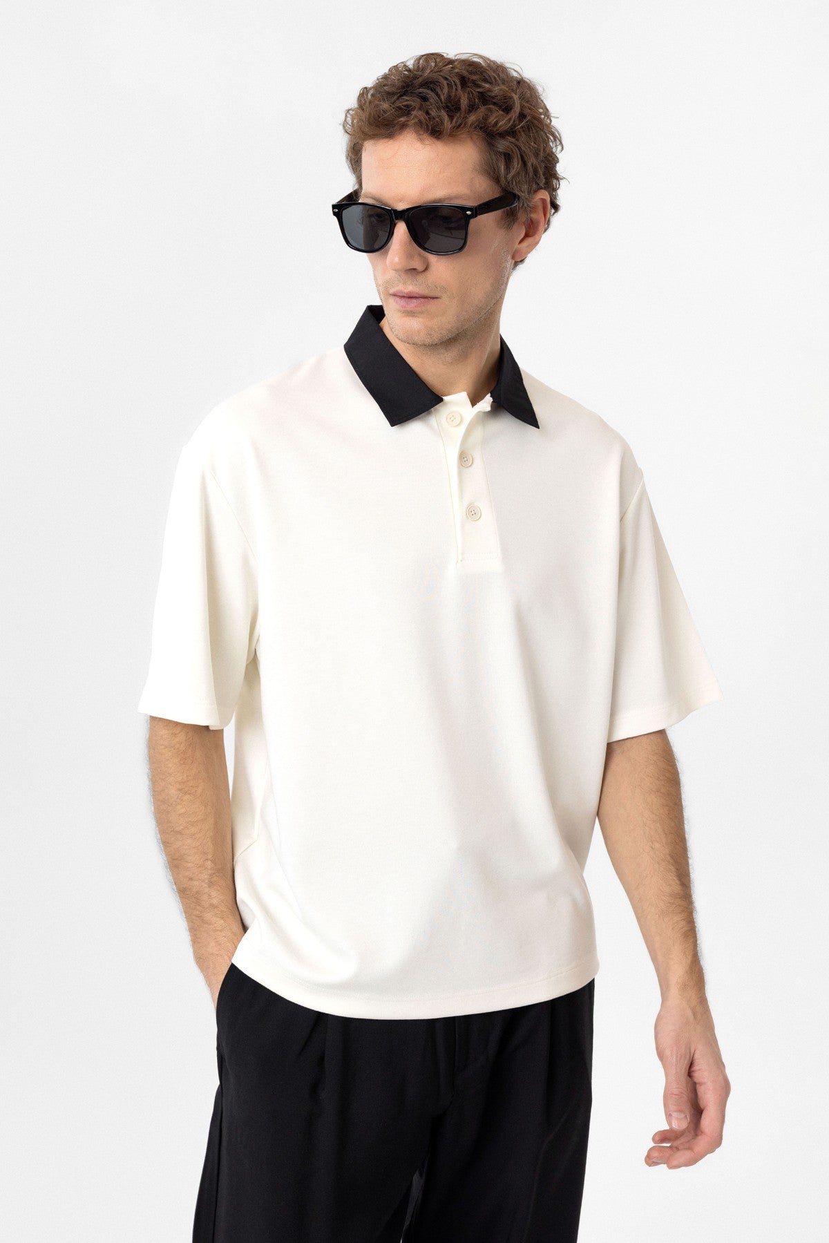 Men's T-Shirt with Contrast Collar and Interlock Weave