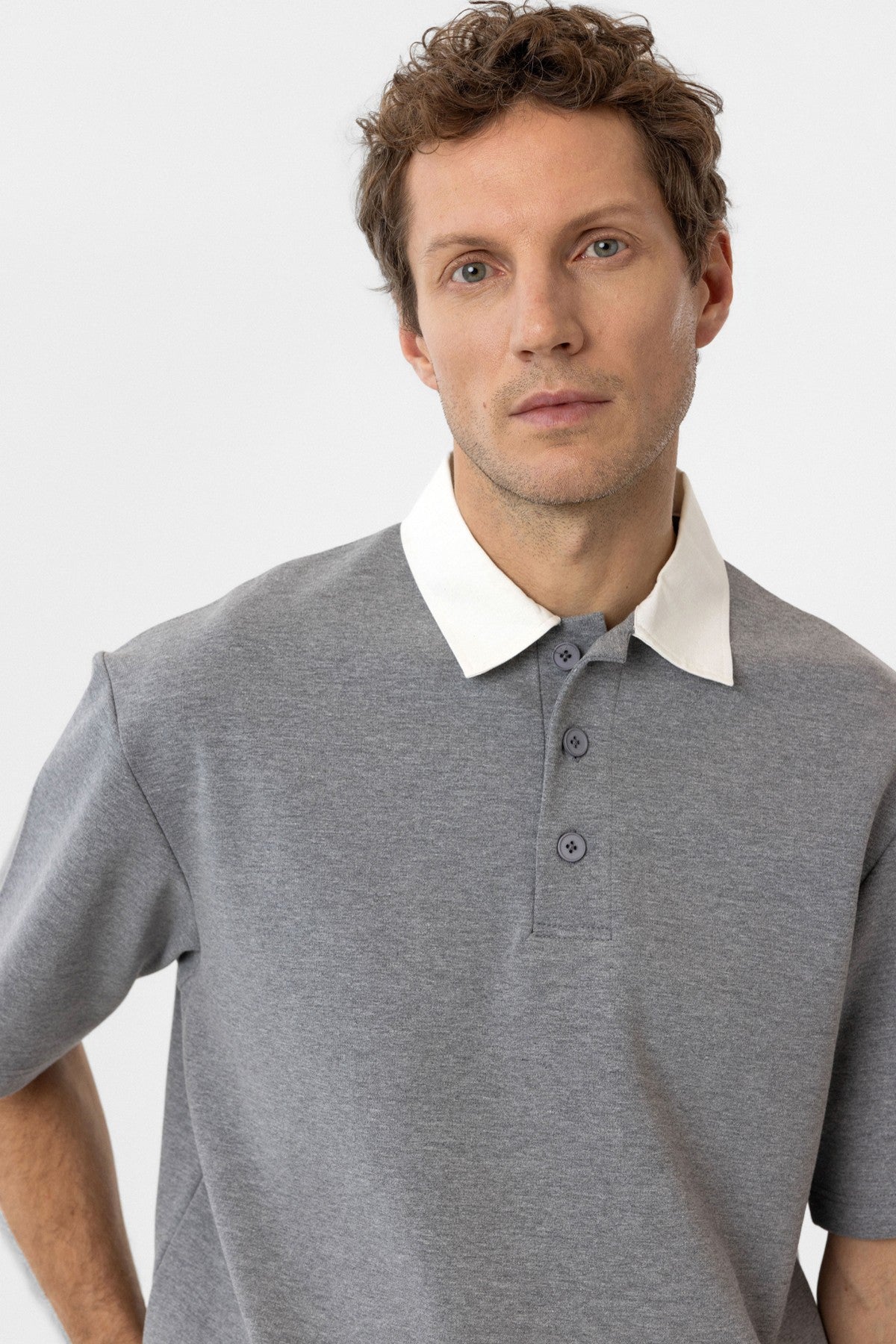 Men's T-Shirt with Contrast Collar and Interlock Weave