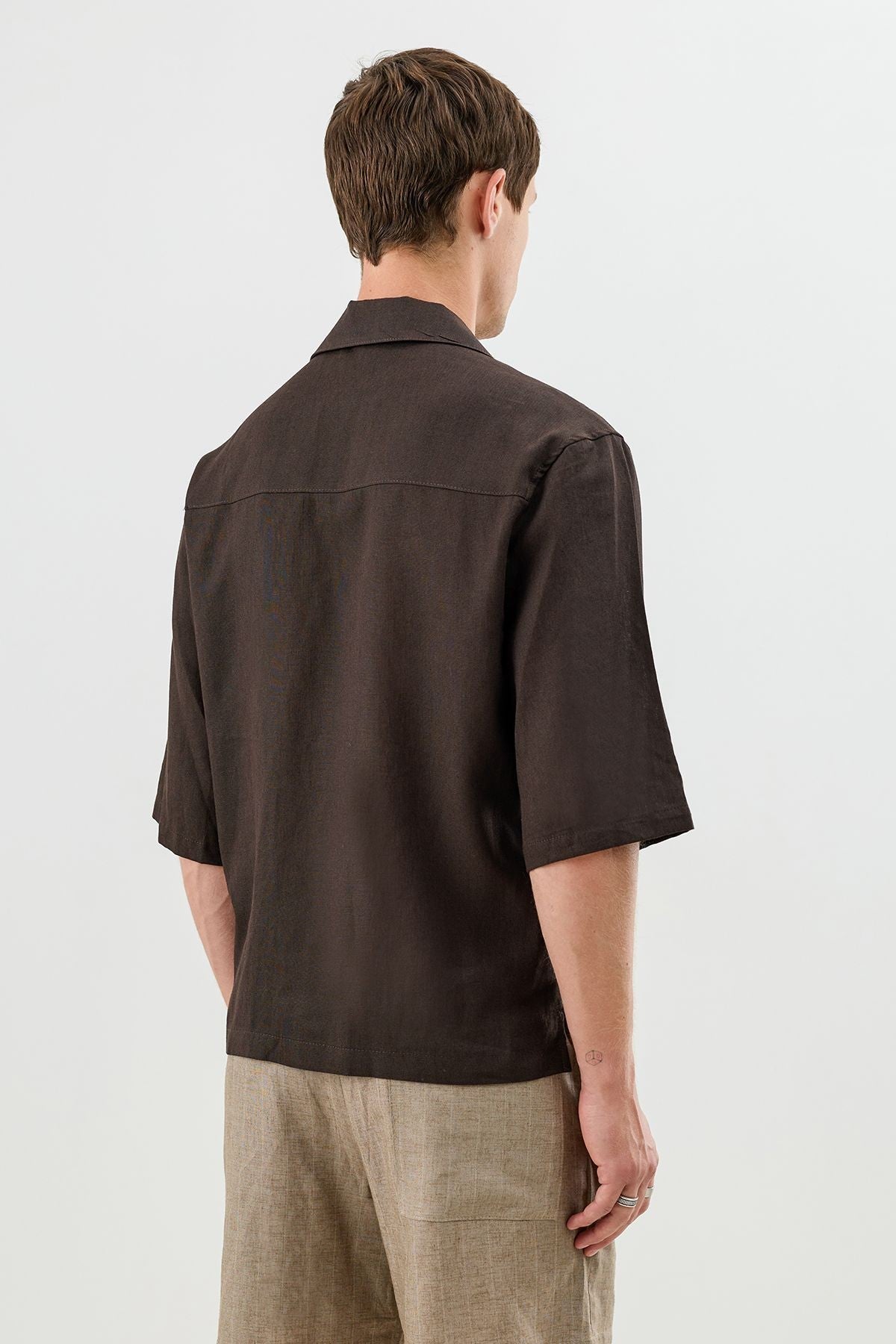 Men's Relaxed-Fit Symmetrical Shirt with Linen Blend