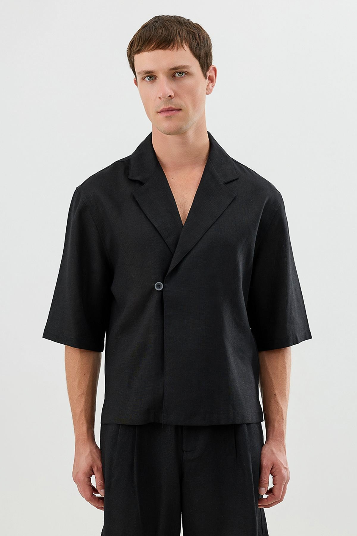 Men's Relaxed-Fit Symmetrical Shirt with Linen Blend