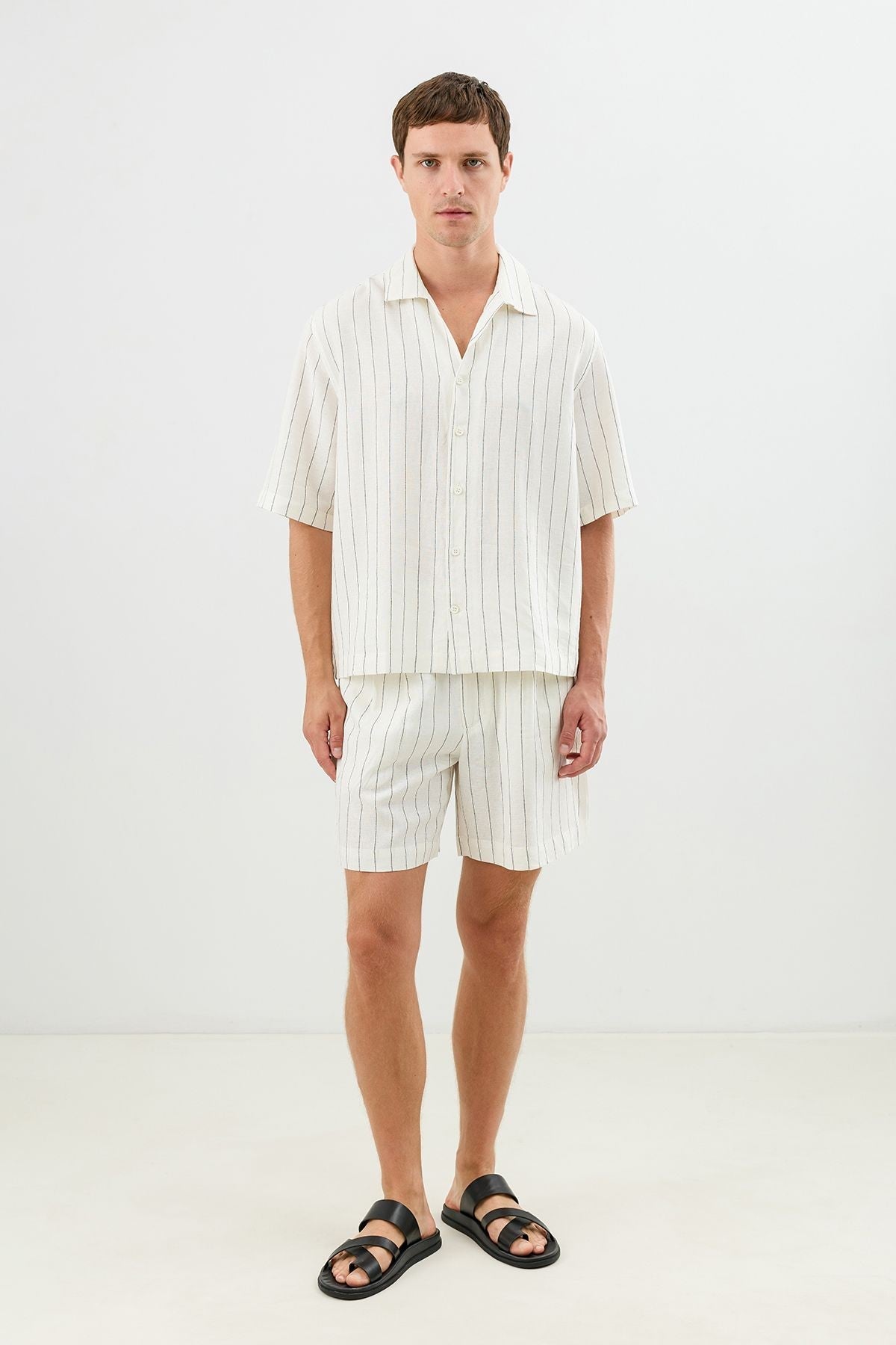 Men's Short-Sleeve Striped Relaxed-Fit Shirt with Linen Blend