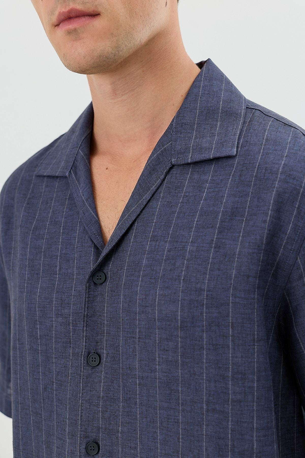Men's Short-Sleeve Striped Relaxed-Fit Shirt with Linen Blend