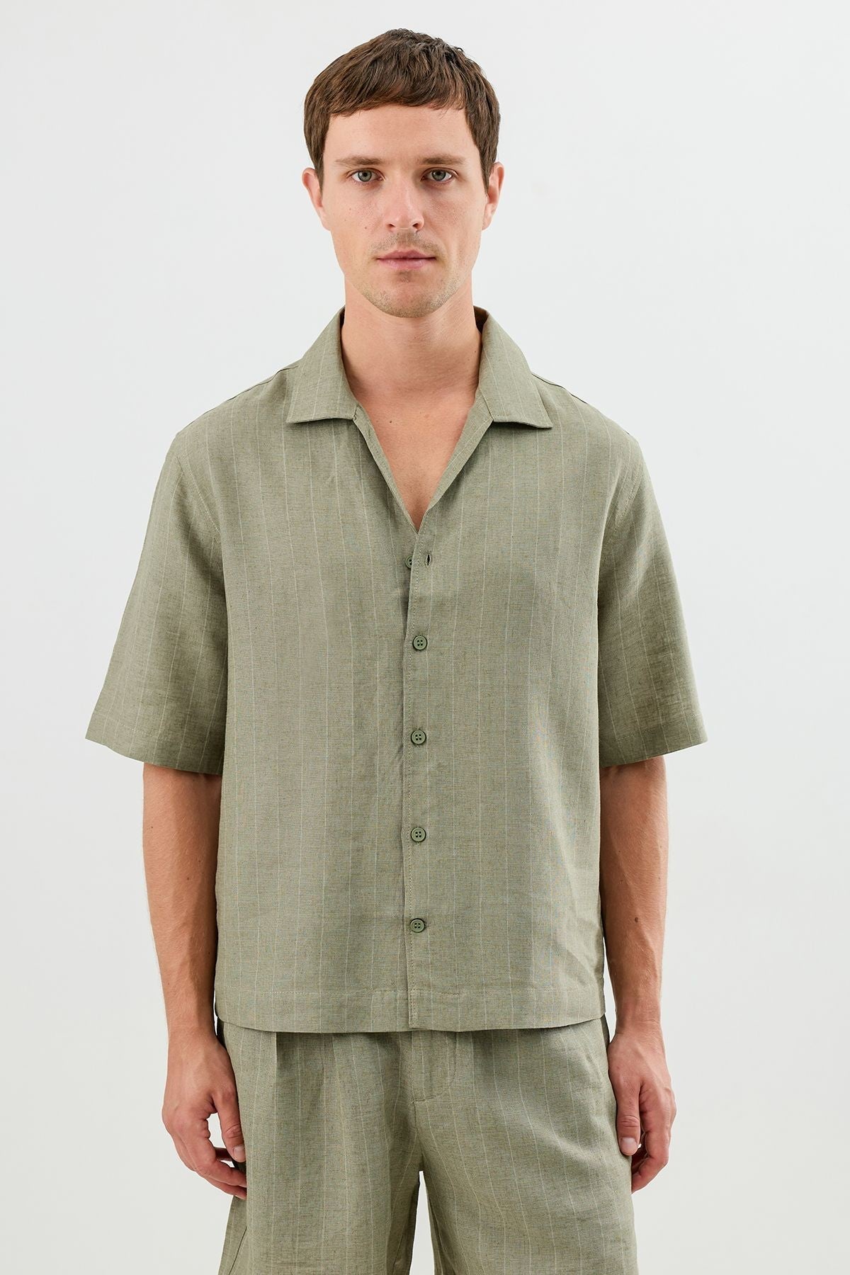 Men's Short-Sleeve Striped Relaxed-Fit Shirt with Linen Blend