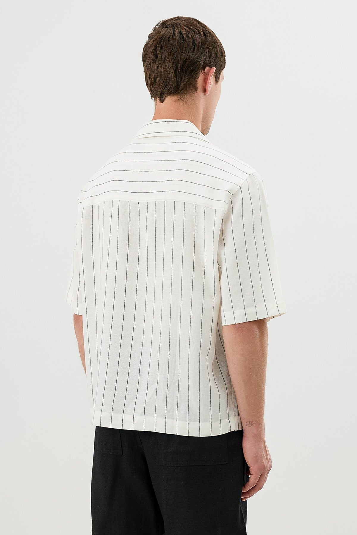 Men's Short-Sleeve Striped Relaxed-Fit Shirt with Linen Blend