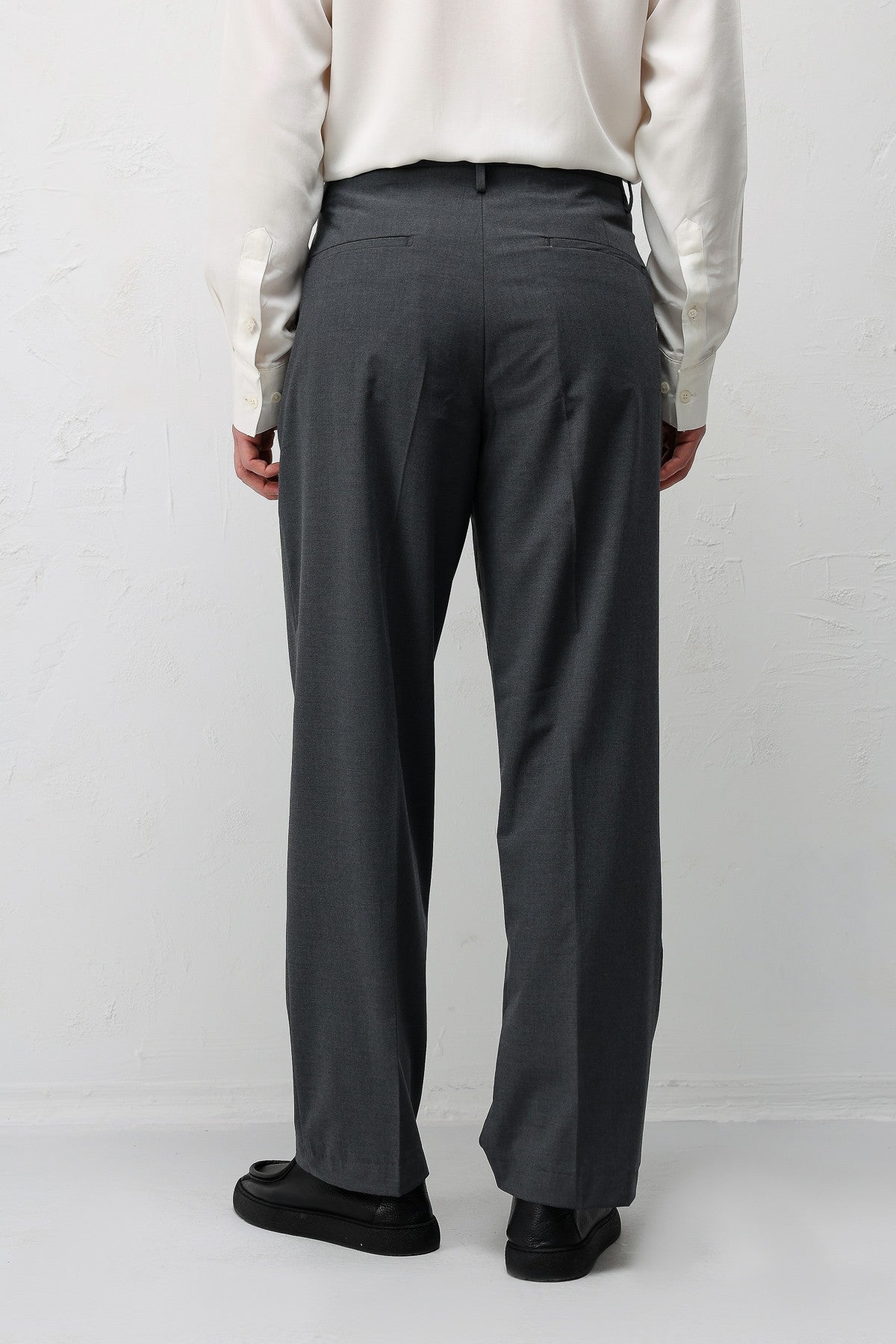 Antioch Relaxed-Fit Pleated Men's Pants