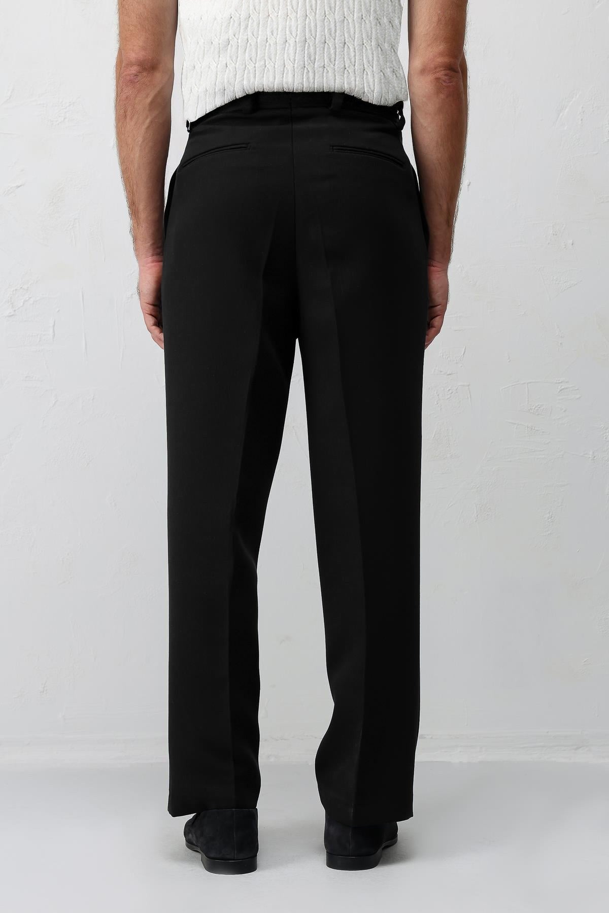 Pleated Relaxed-Fit Men's Pants