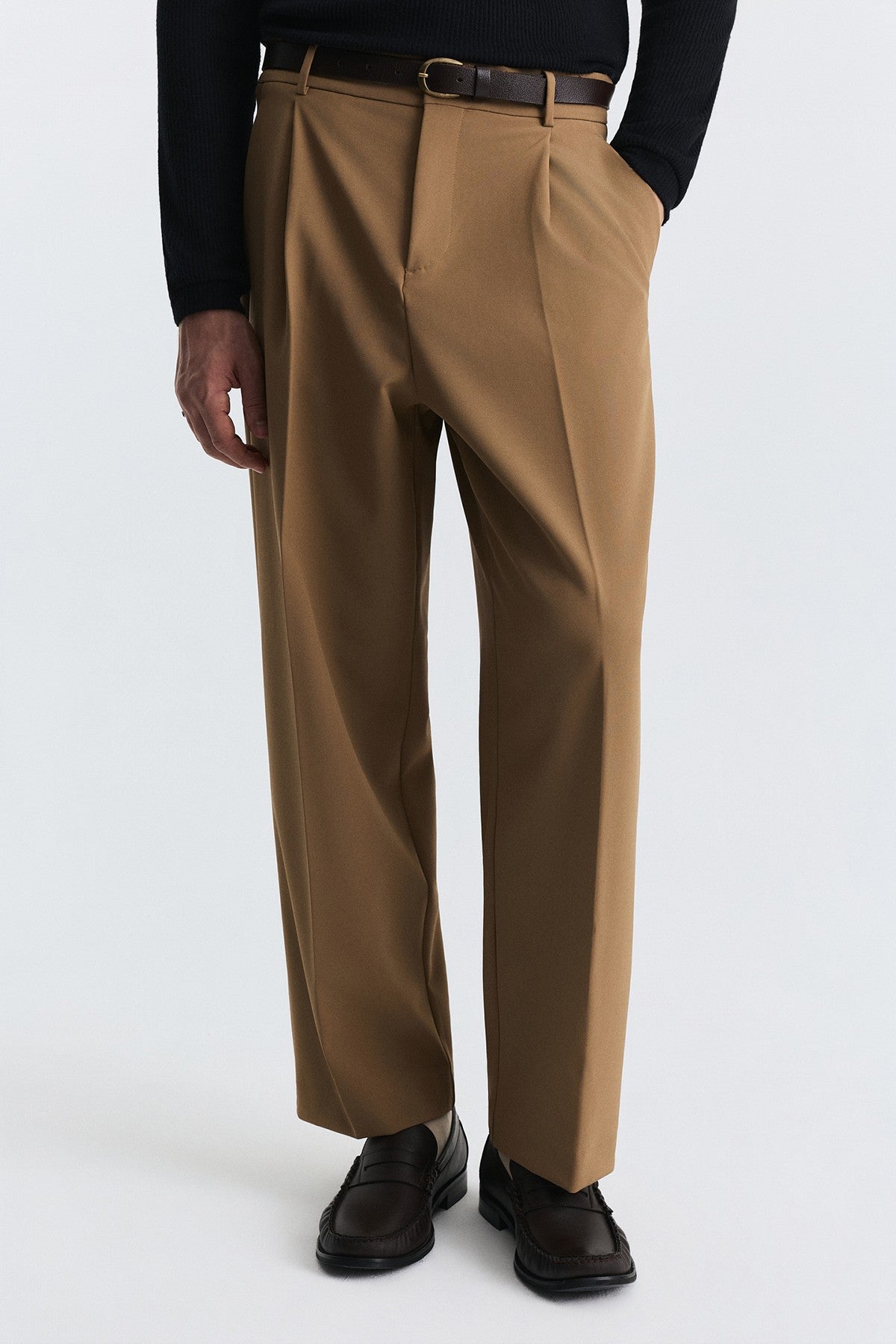Relaxed Pleated Pants
