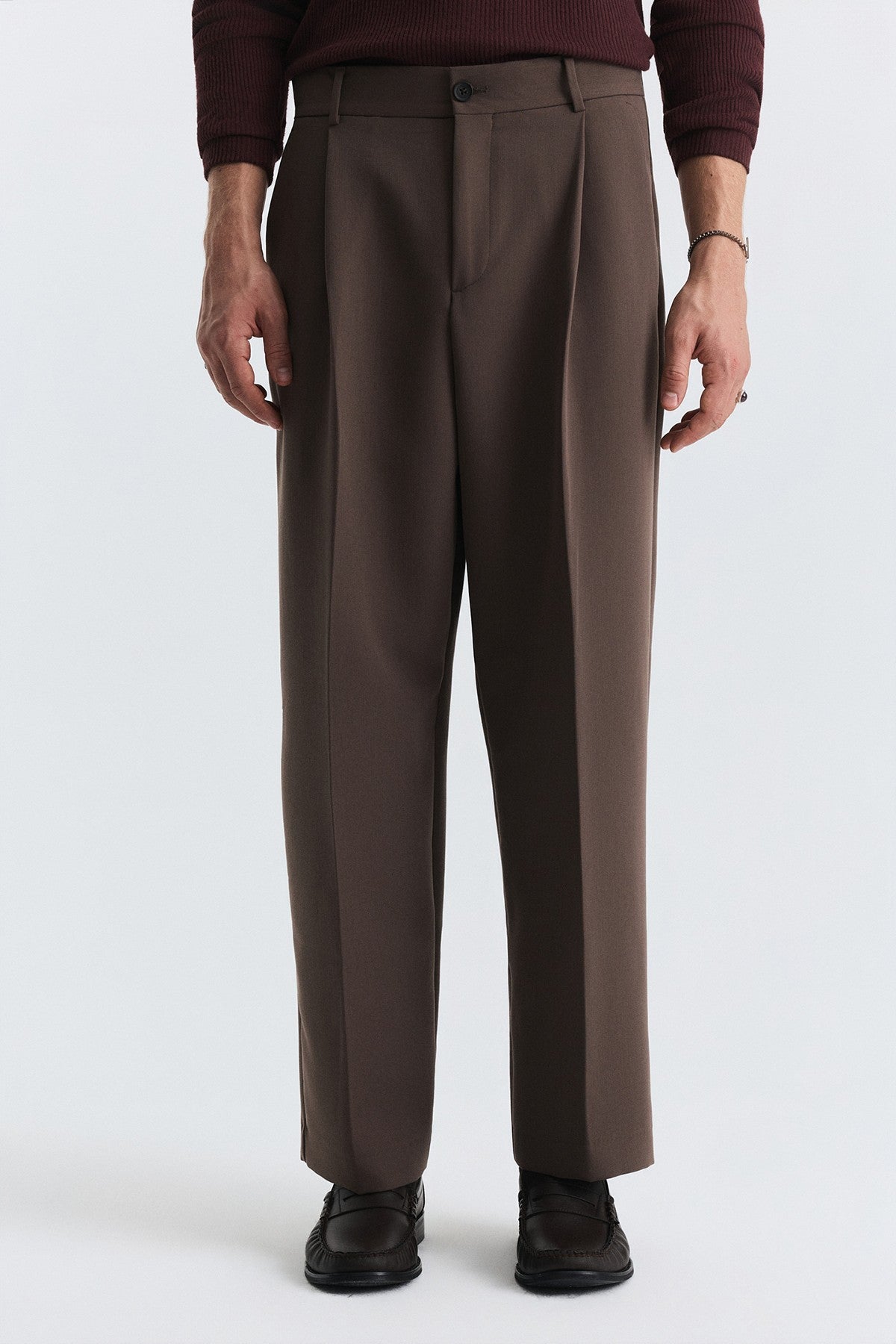 Relaxed Pleated Pants
