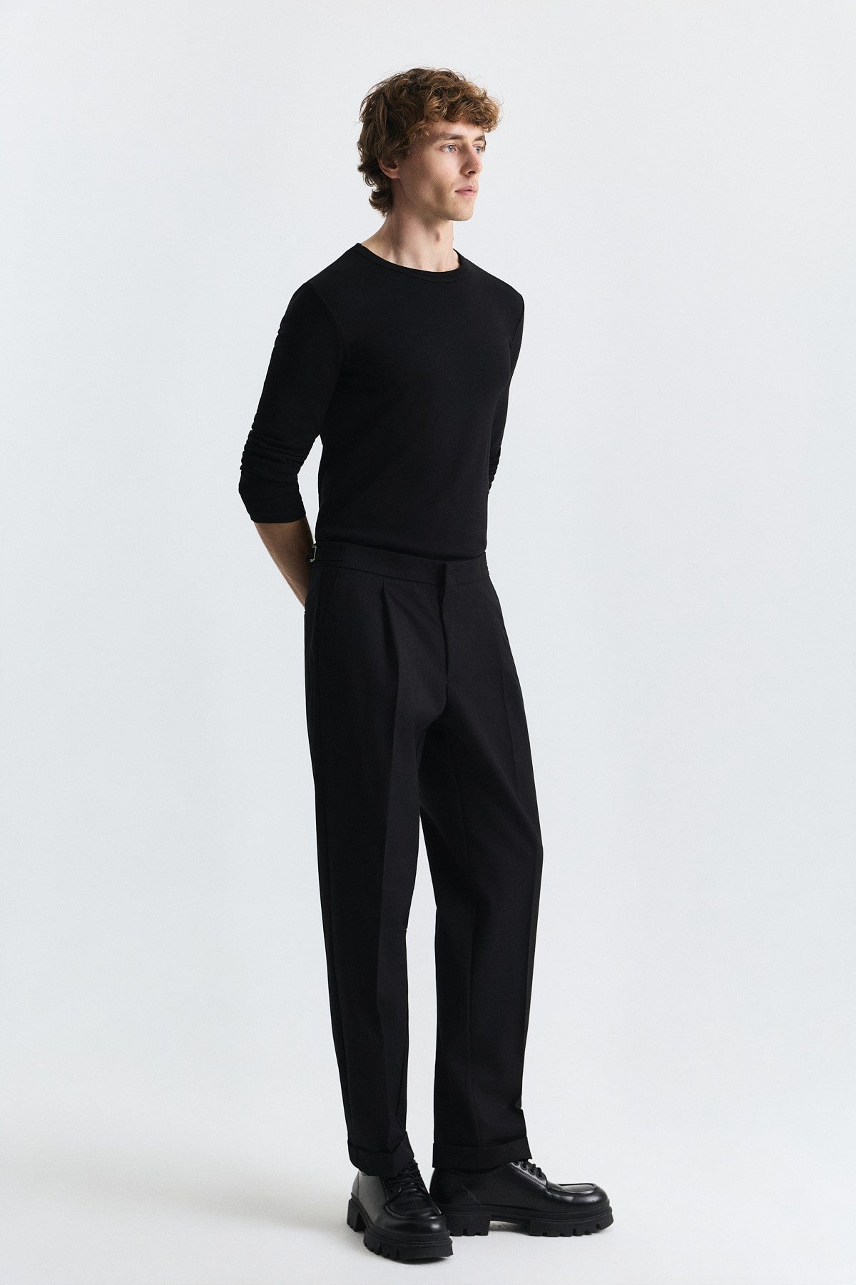 Relaxed-Fit Wool-Blend Pleated Pants