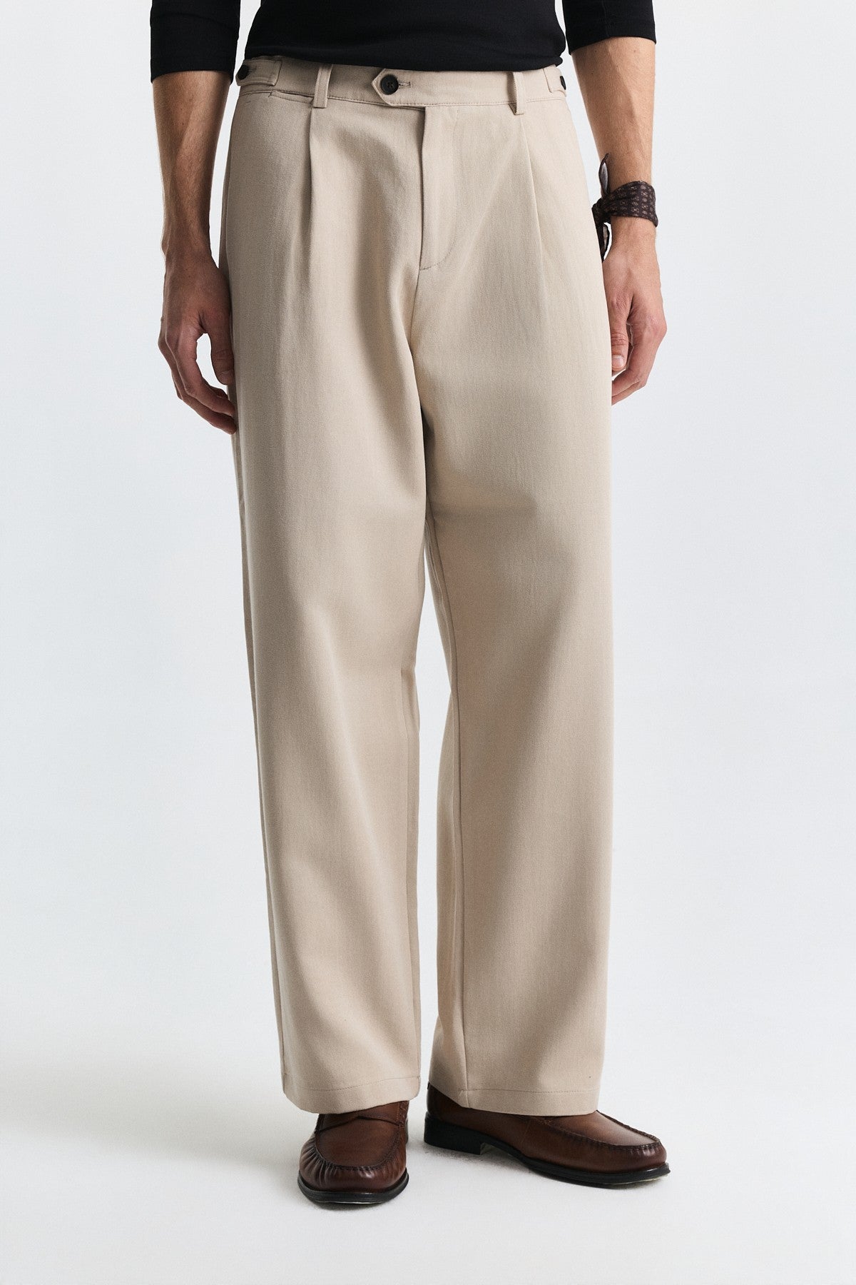 Relax Fit Pleated Pants
