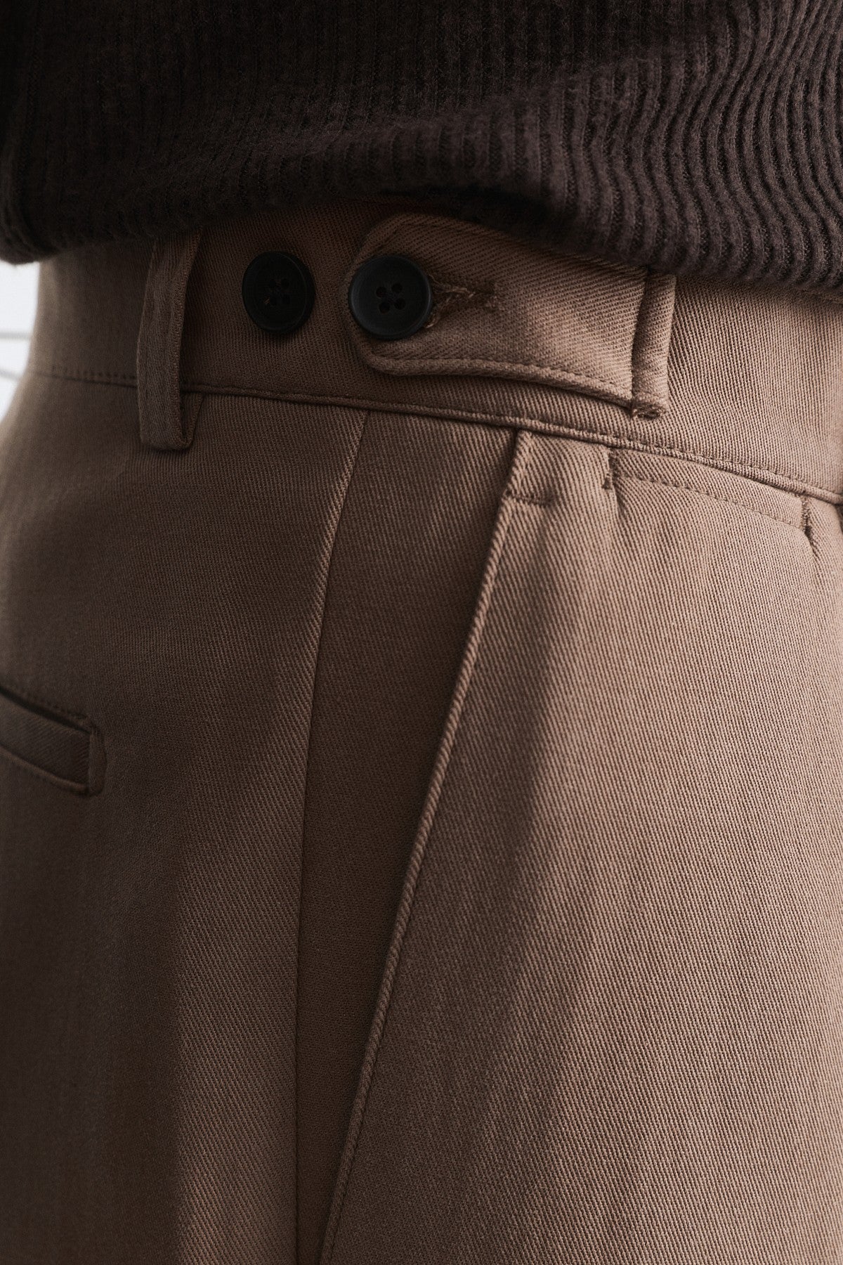 Relax Fit Pleated Pants