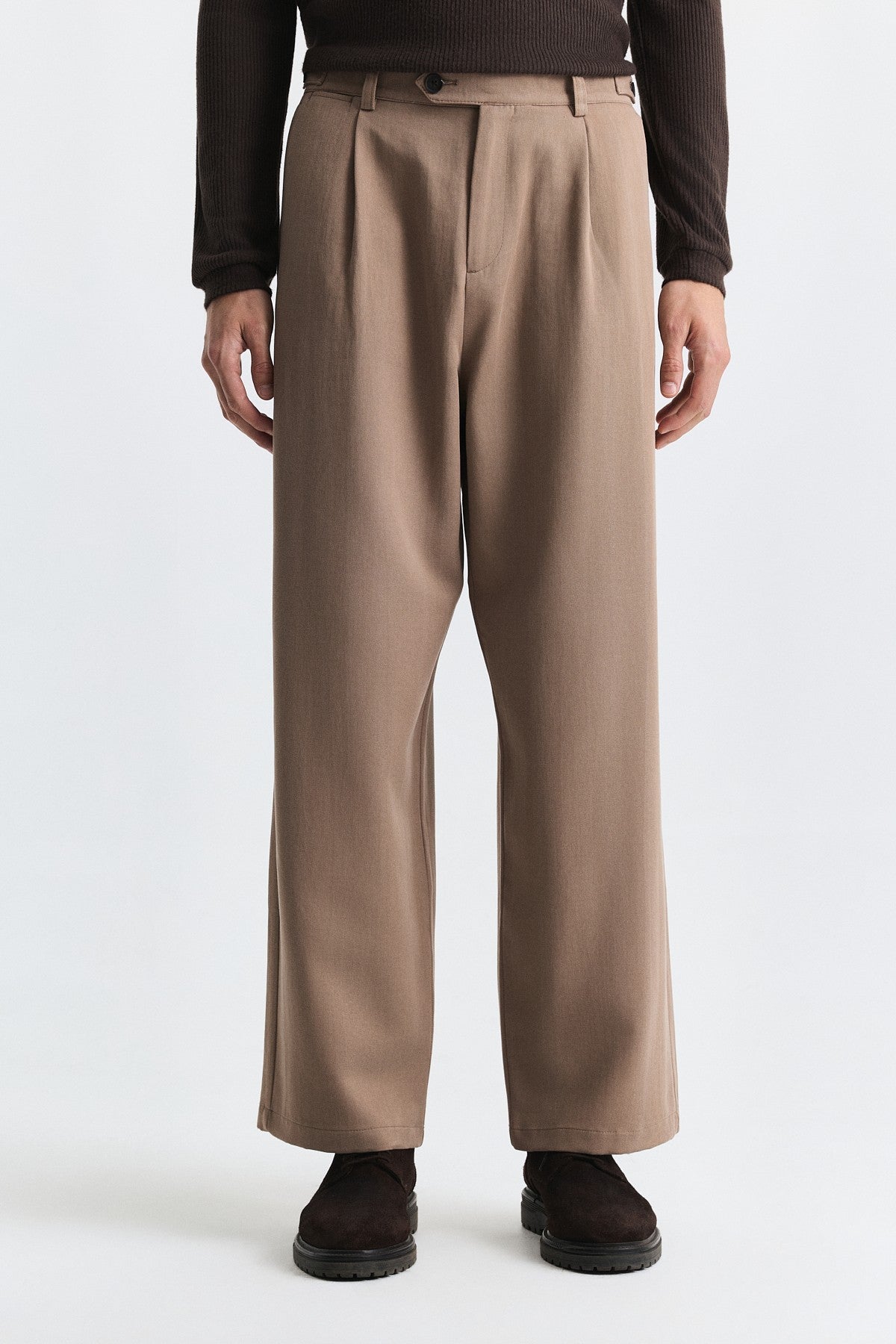Relax Fit Pleated Pants