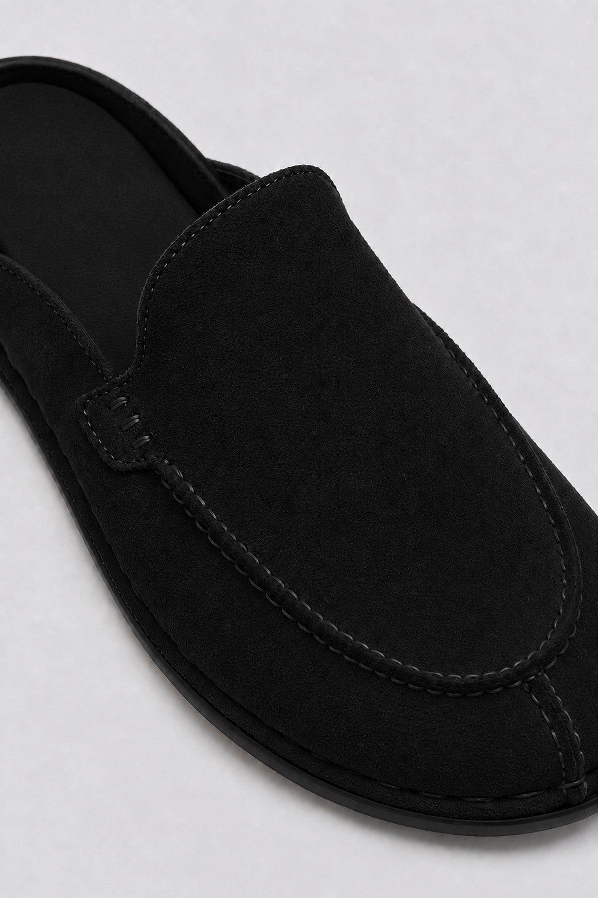 Soft-Stitched Toe Sabot