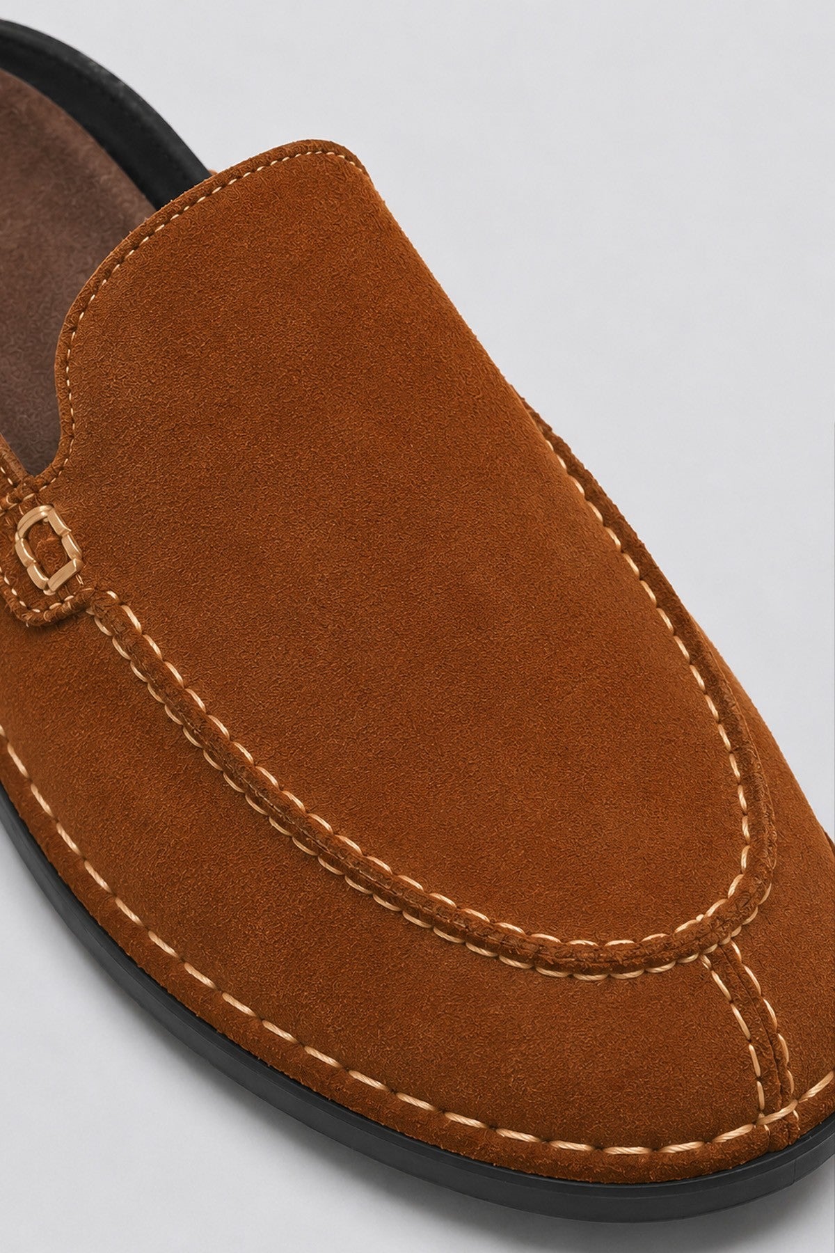 Soft-Stitched Toe Sabot