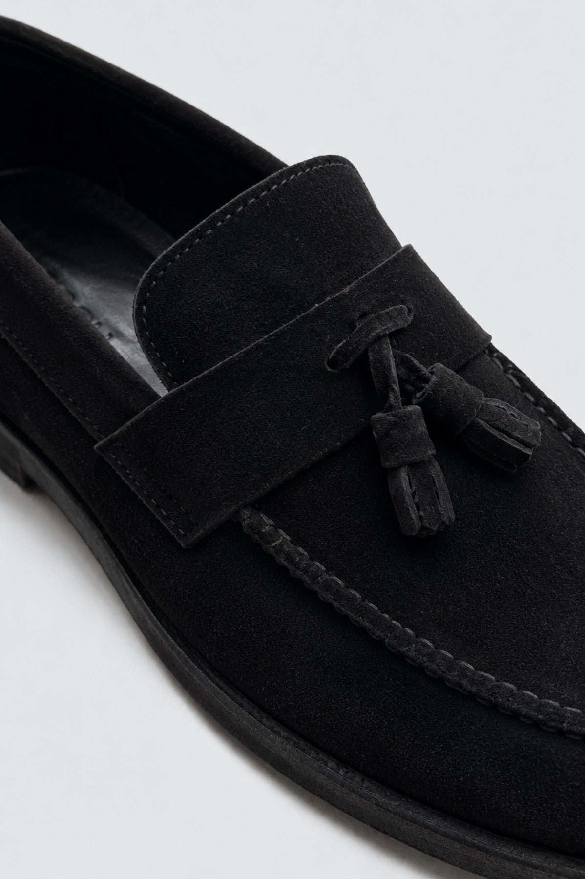 100% Suede Shoes with Tassels