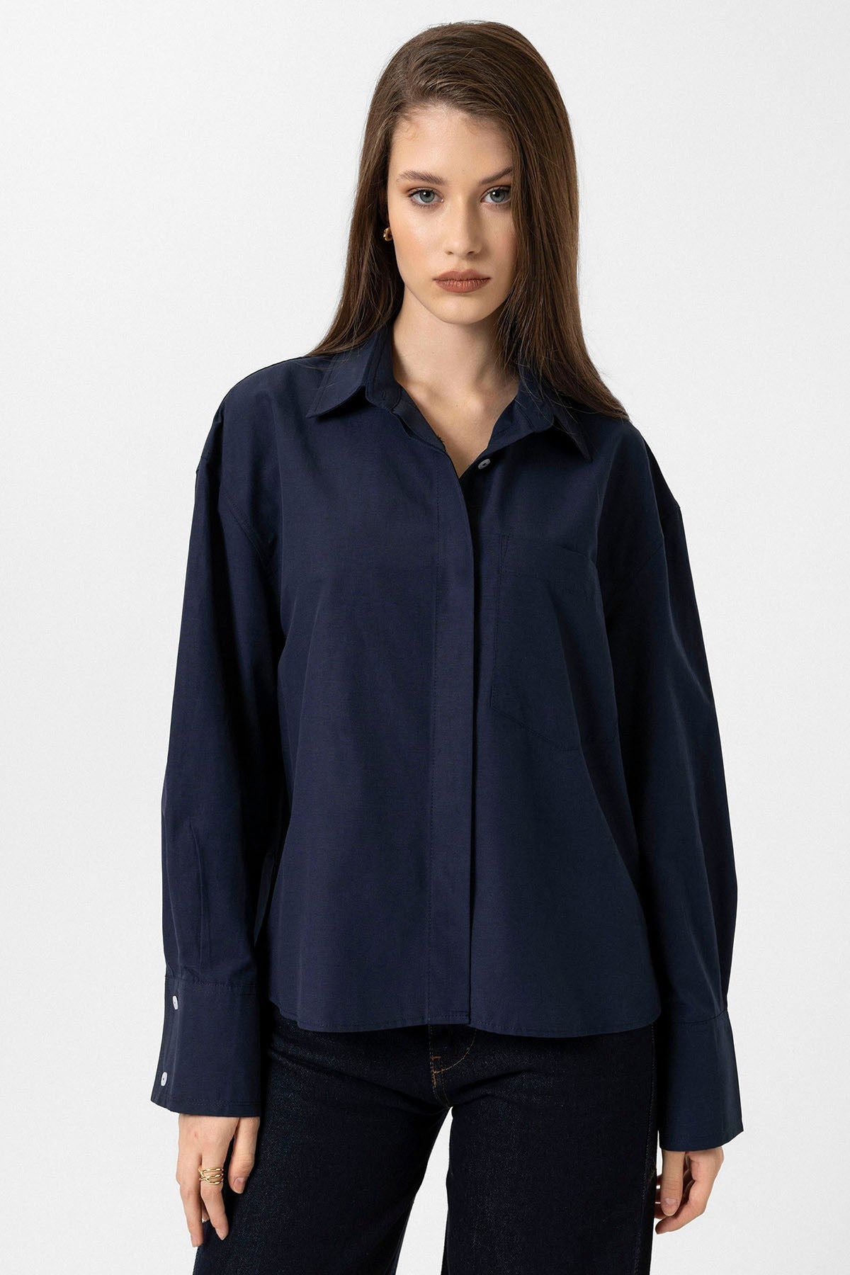 Antioch Women's Basic Poplin Shirt