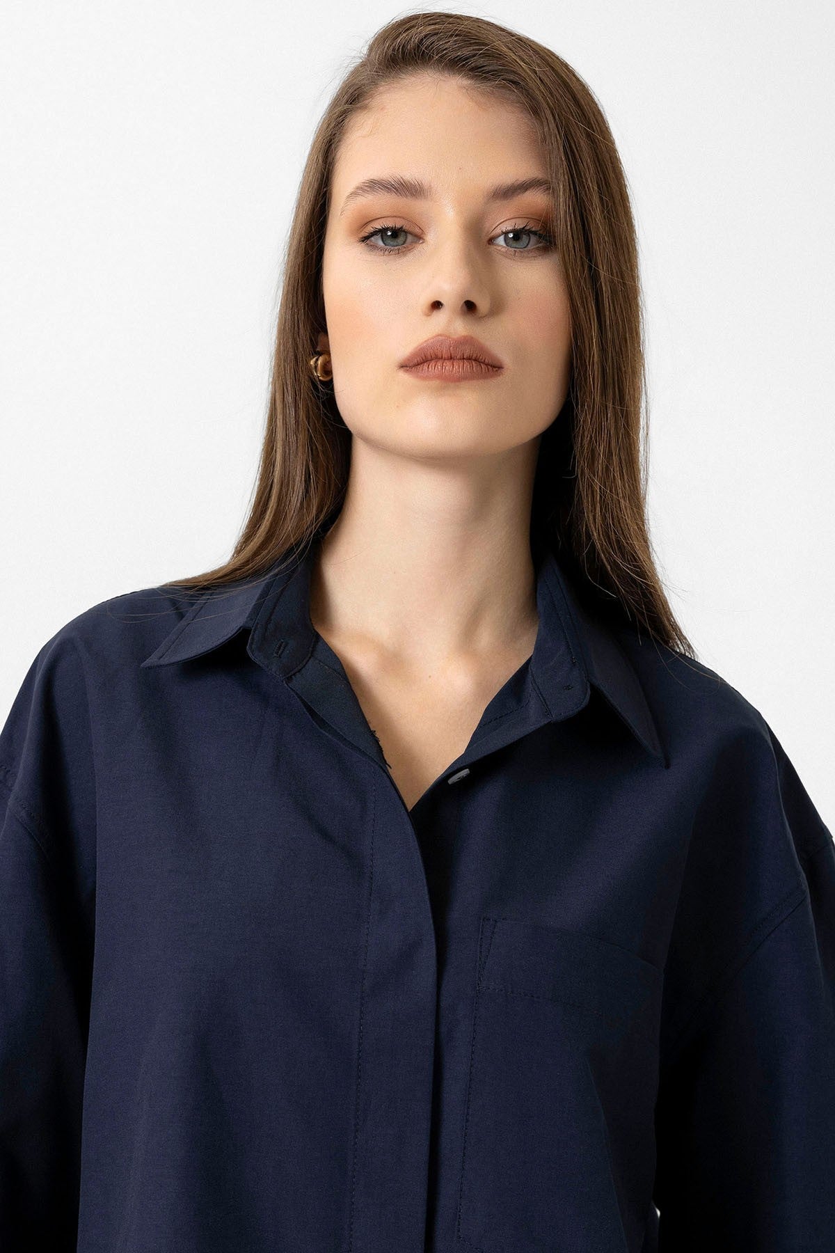 Antioch Women's Basic Poplin Shirt