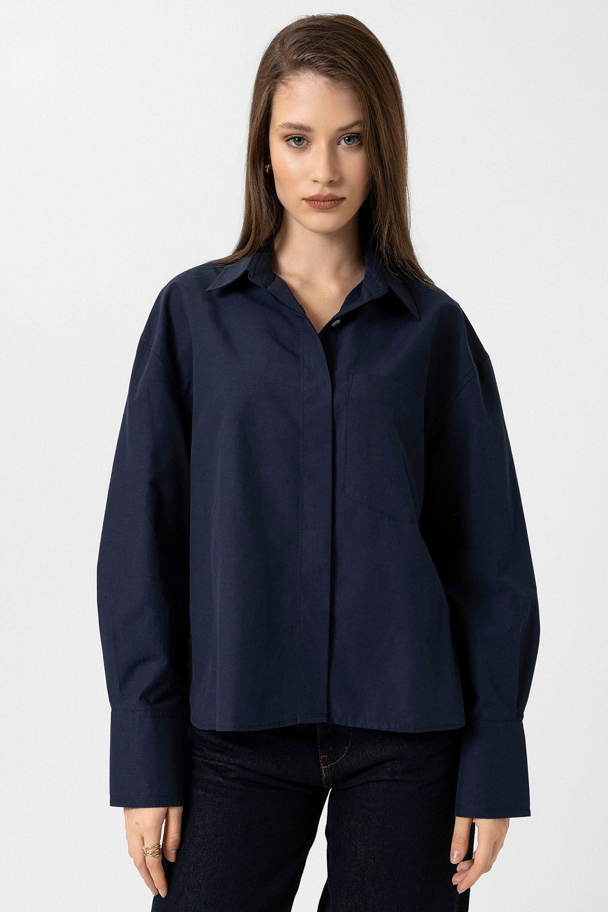 Antioch Women's Basic Poplin Shirt